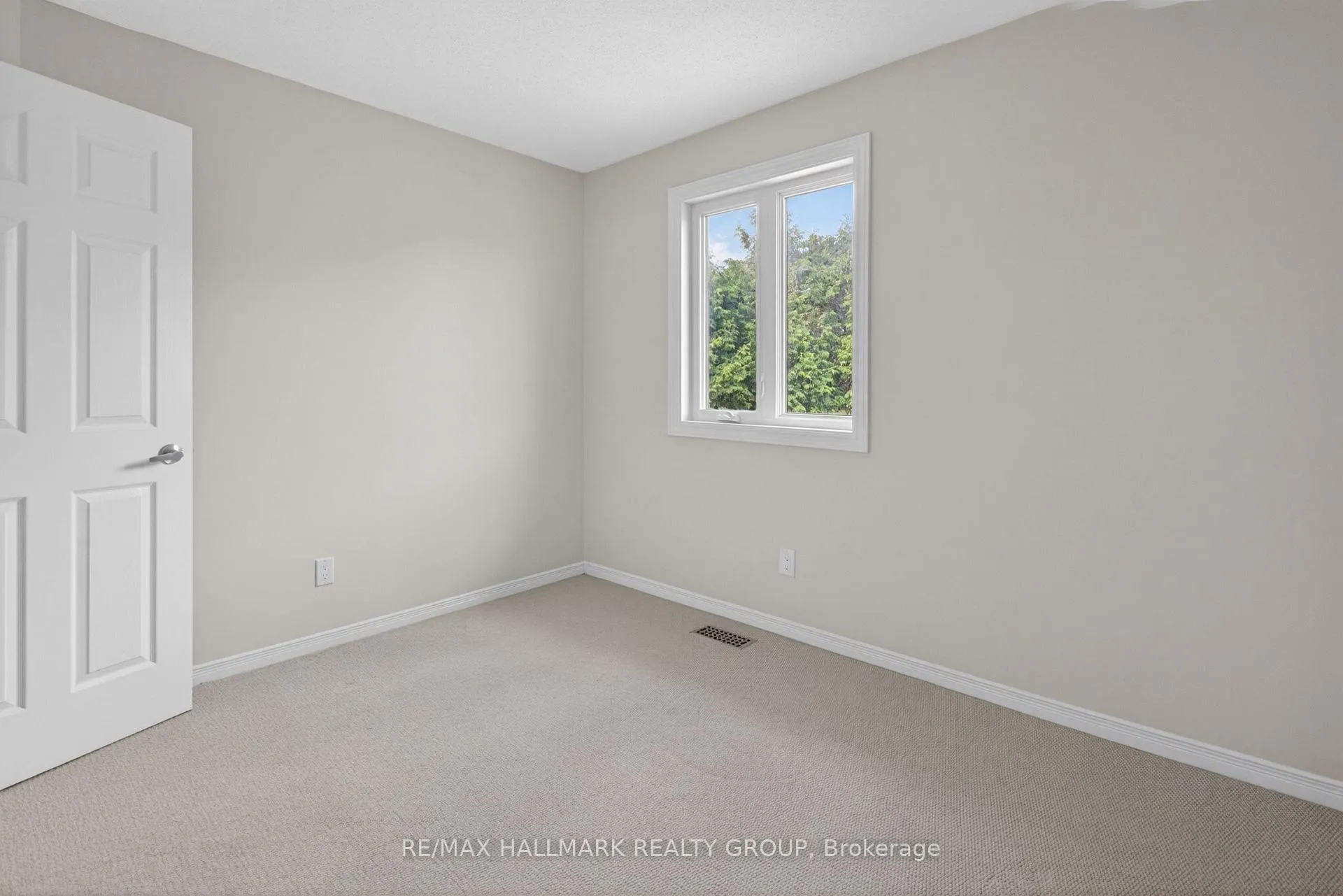 Photo 34 of 463 Princess Louise Drive, Ottawa, Fallingbrook/Ridgemount — HOMEH