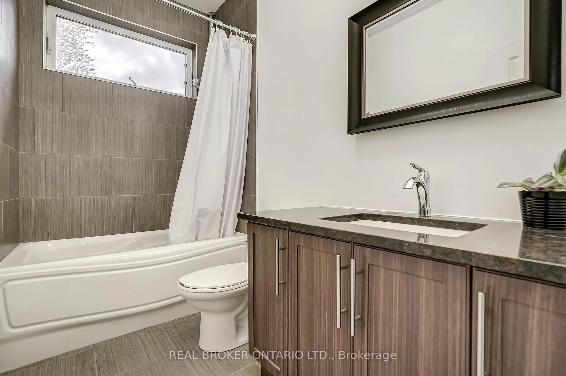 Photo 5 of 6237 Perth Street, Ottawa, Richmond — HOMEH