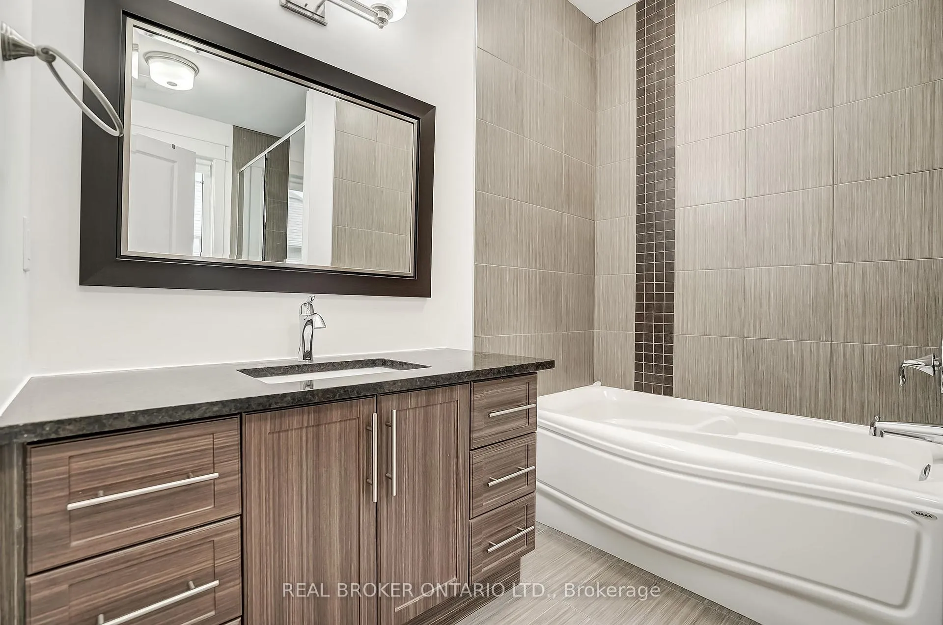 Photo 11 of 6237 Perth Street, Ottawa, Richmond — HOMEH