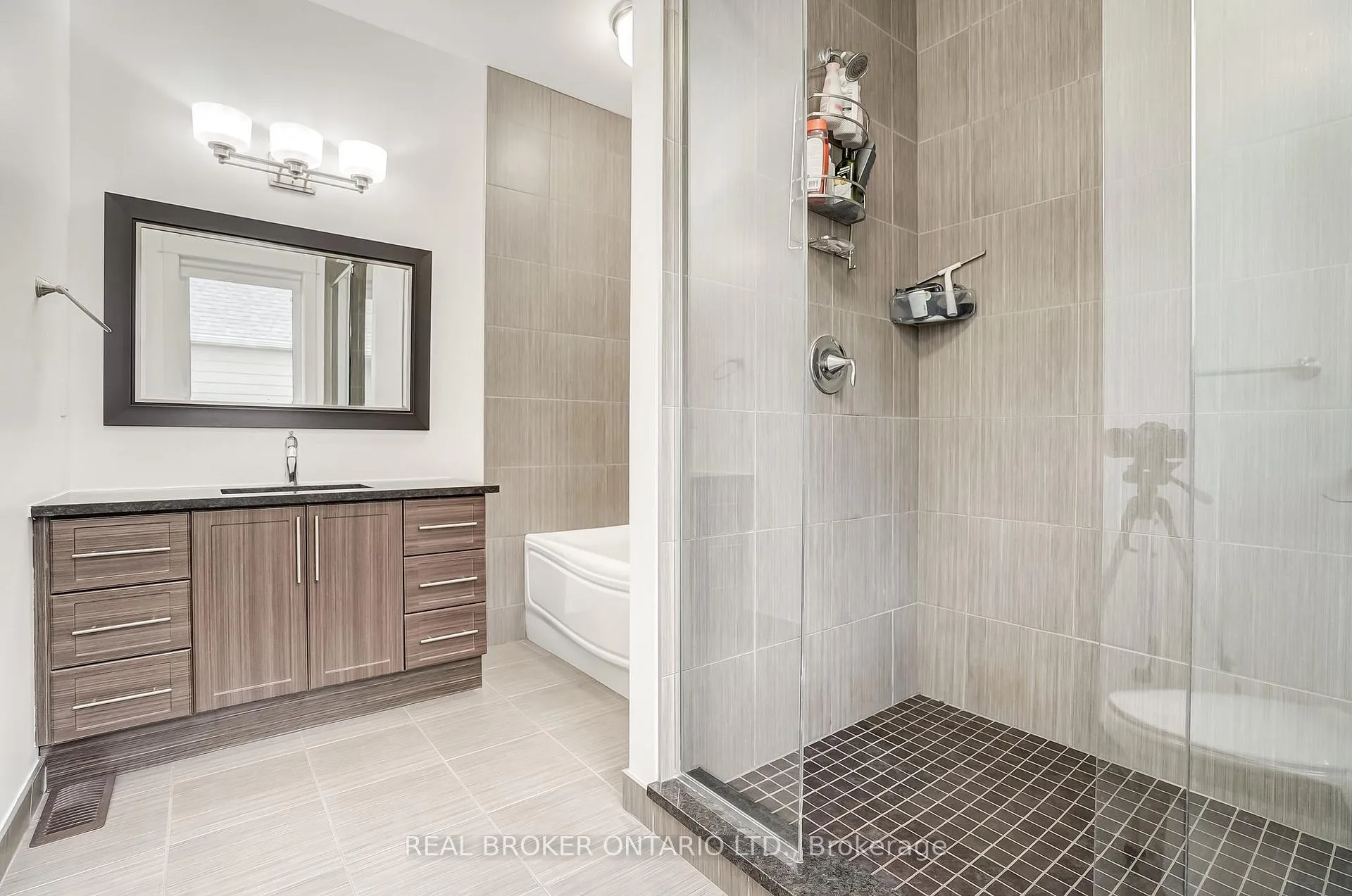 Photo 13 of 6237 Perth Street, Ottawa, Richmond — HOMEH