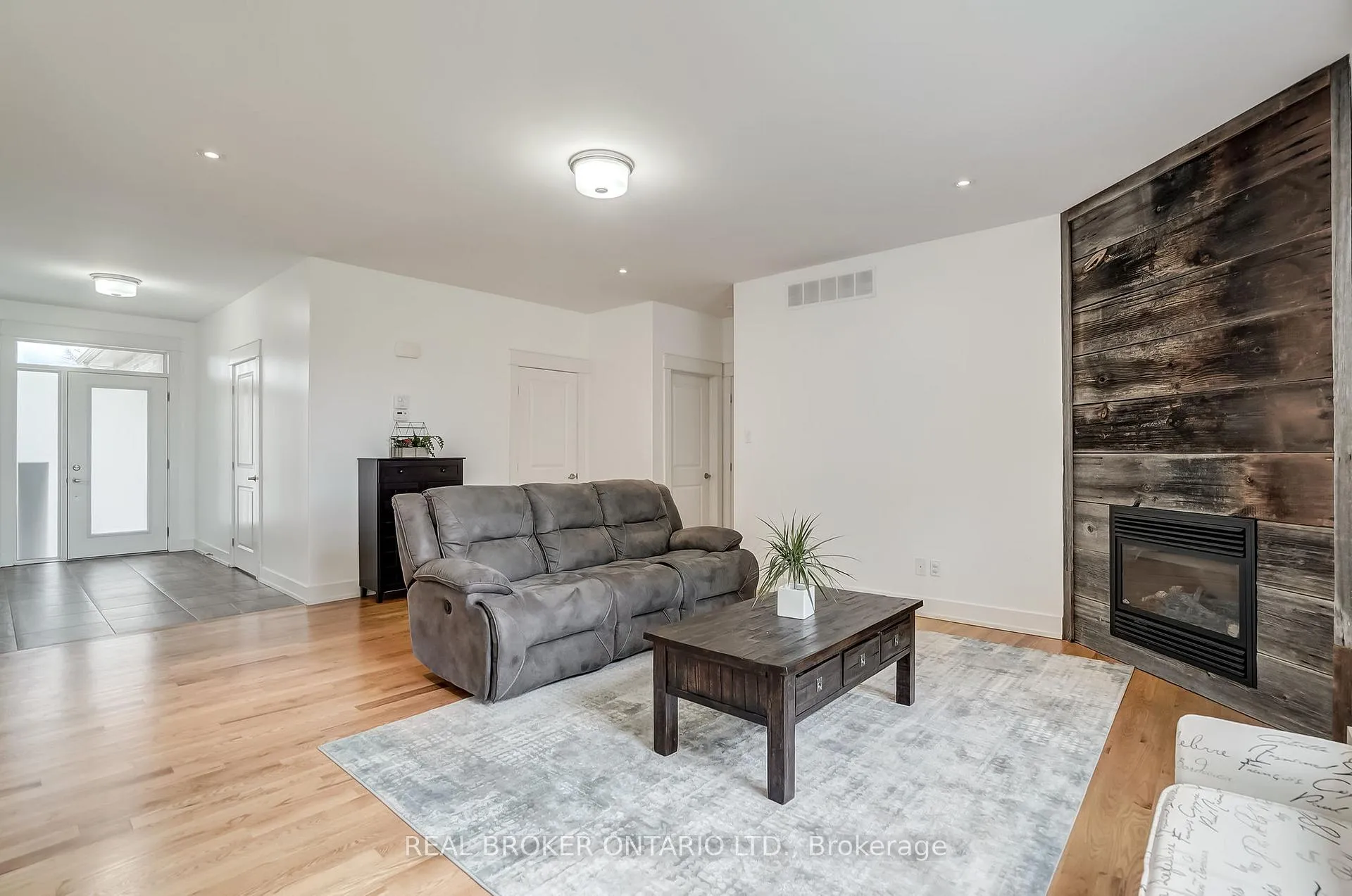 Photo 17 of 6237 Perth Street, Ottawa, Richmond — HOMEH