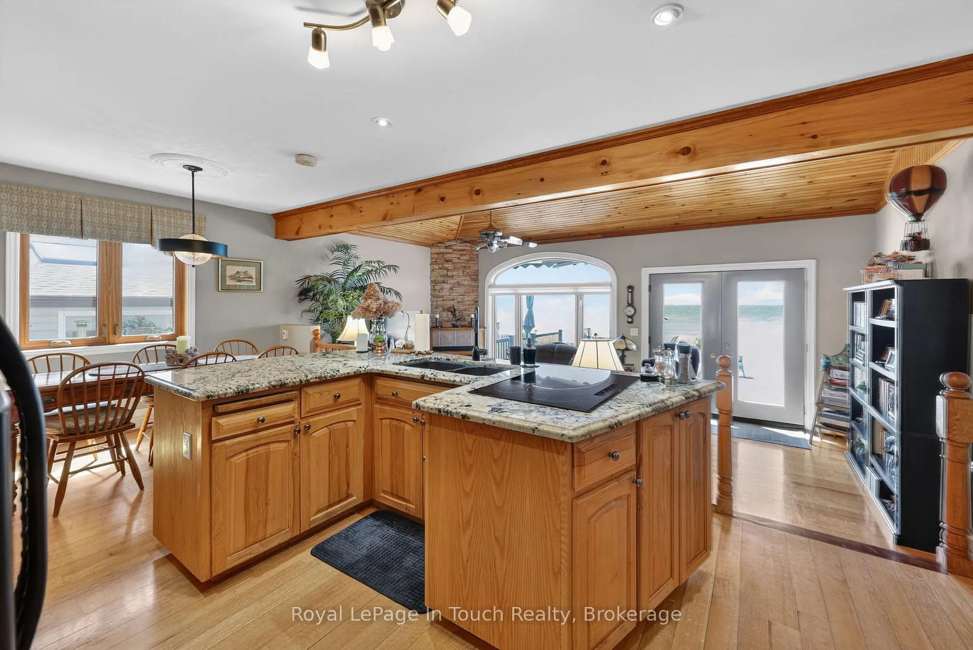 Photo 8 of 1092 Tiny Beaches Road S, Tiny, Rural Tiny — HOMEH