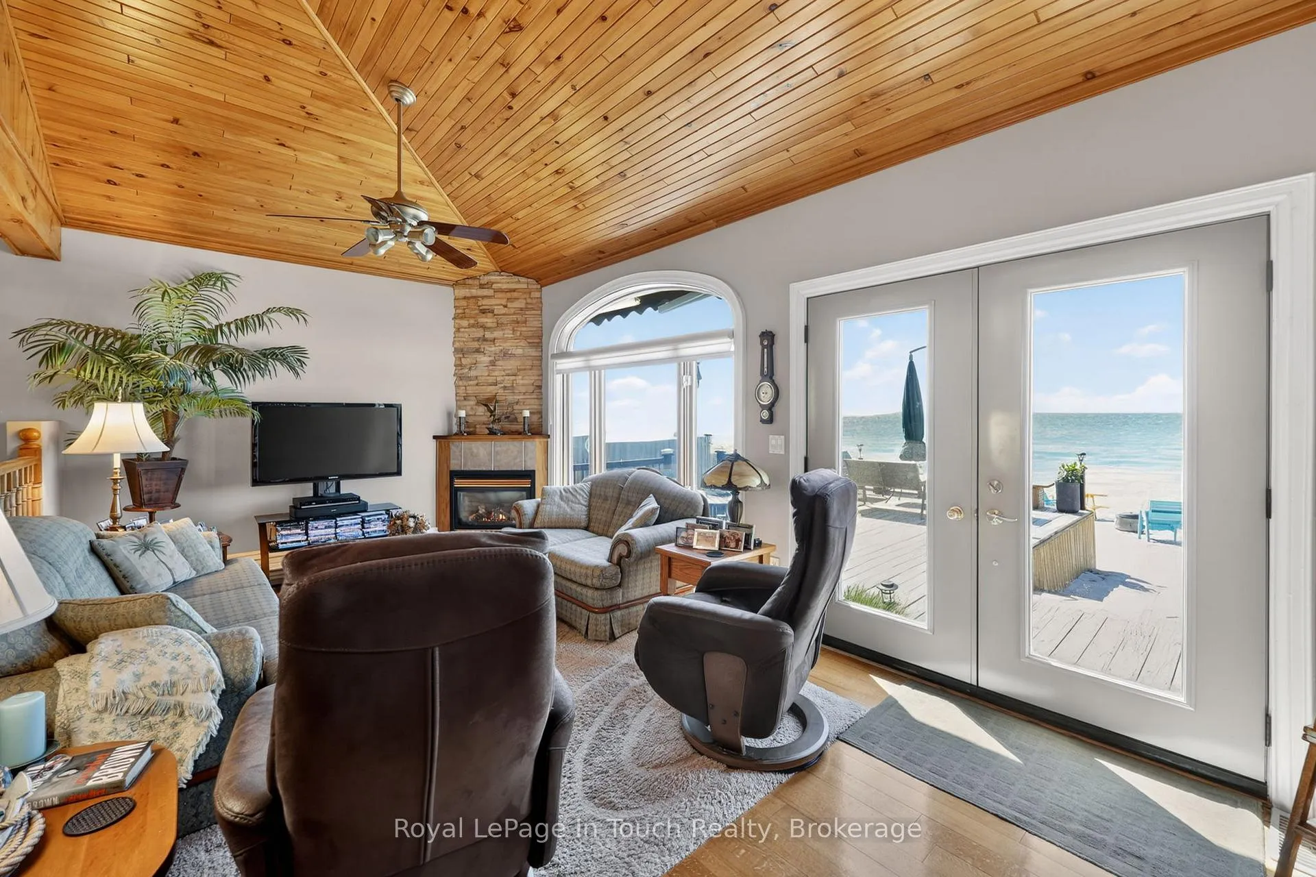 Photo 10 of 1092 Tiny Beaches Road S, Tiny, Rural Tiny — HOMEH