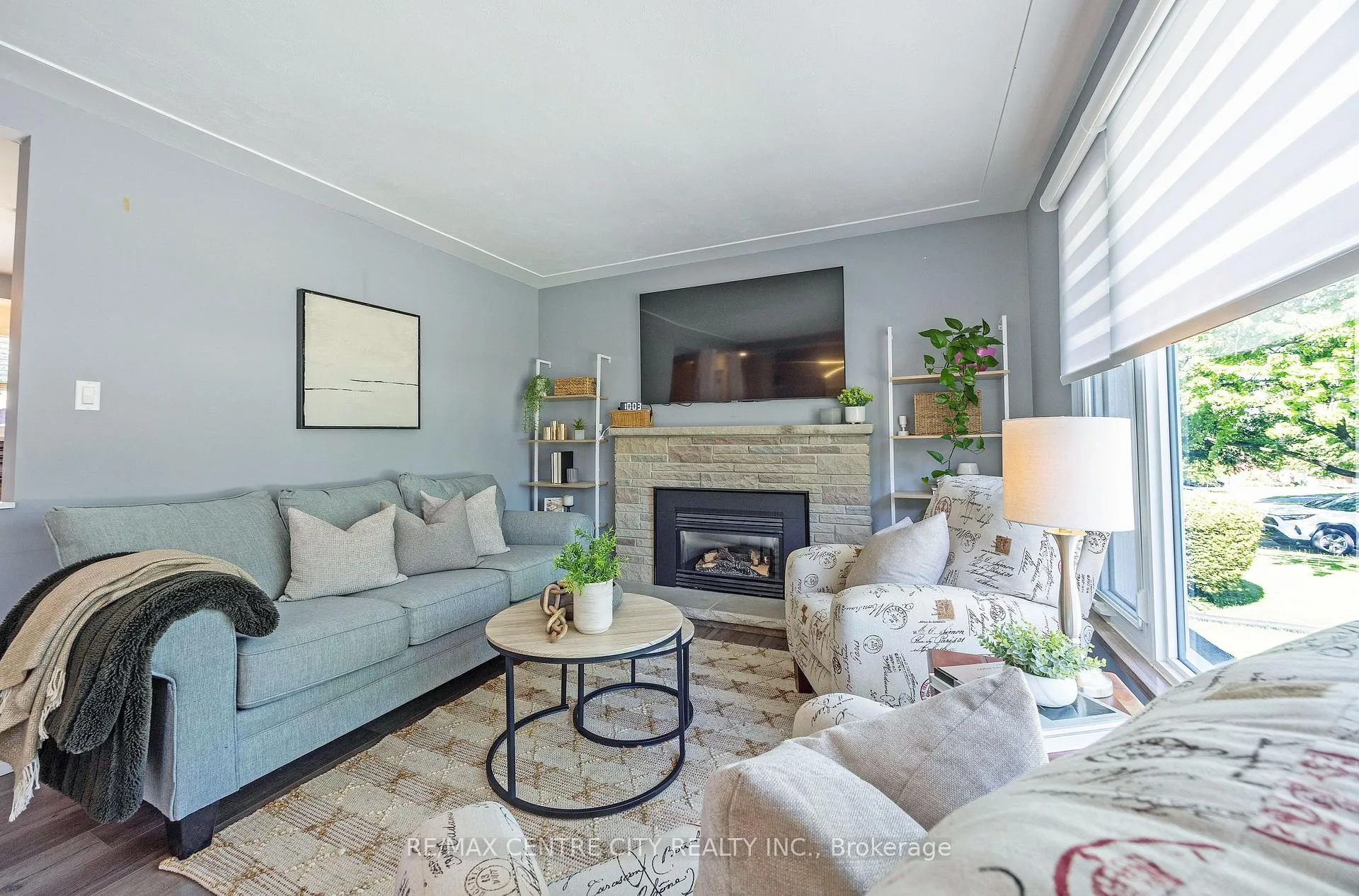 Photo 4 of 309 Panorama Crescent, London, South J — HOMEH