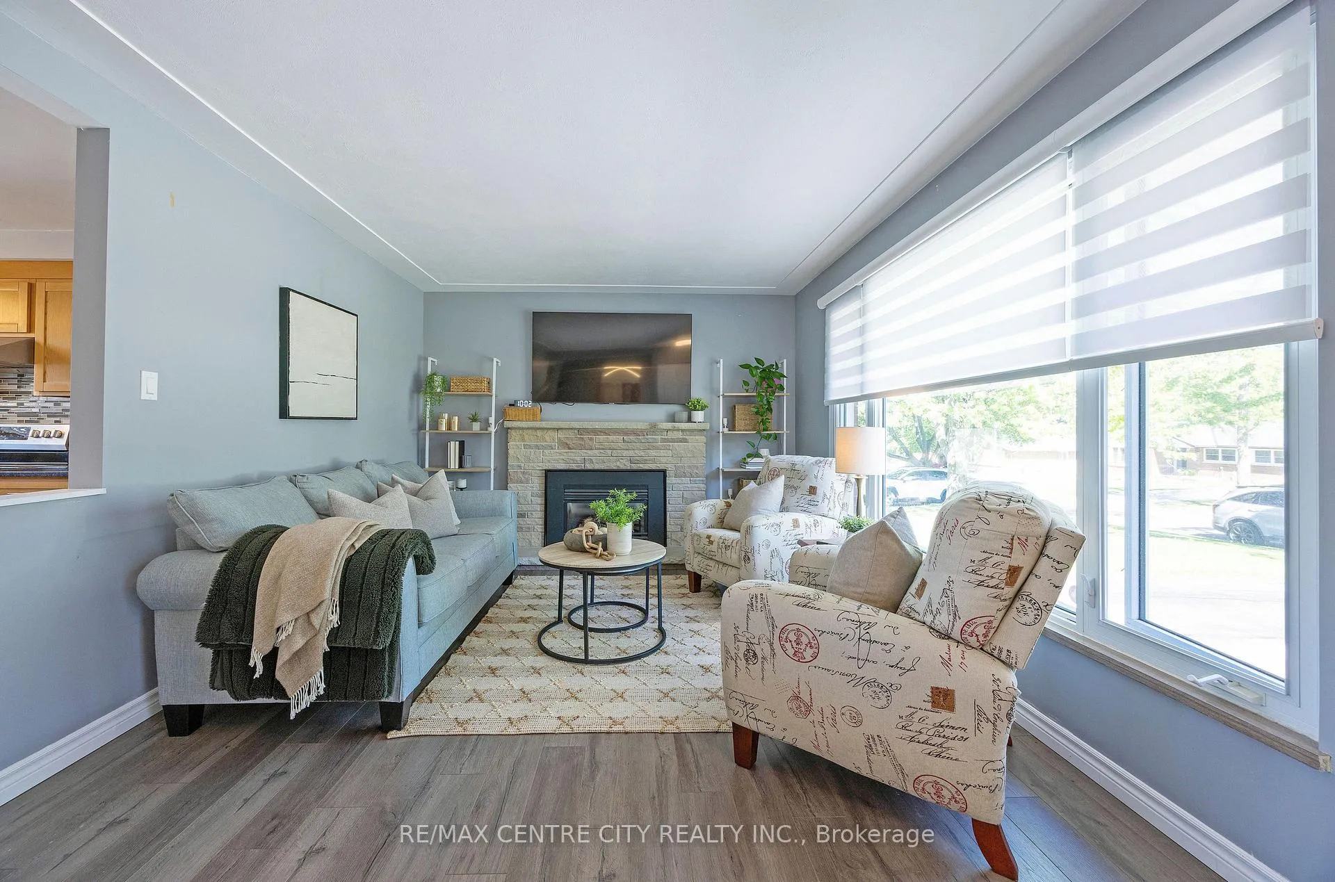 Photo 5 of 309 Panorama Crescent, London, South J — HOMEH