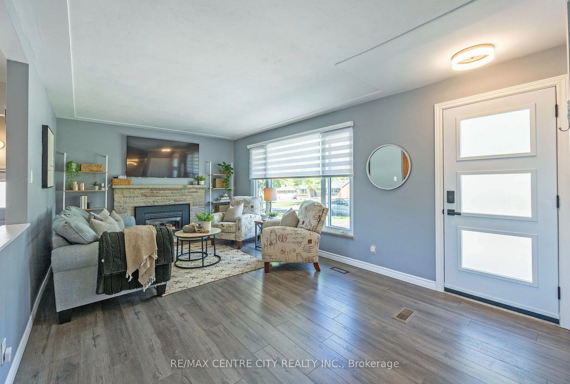 Photo 6 of 309 Panorama Crescent, London, South J — HOMEH