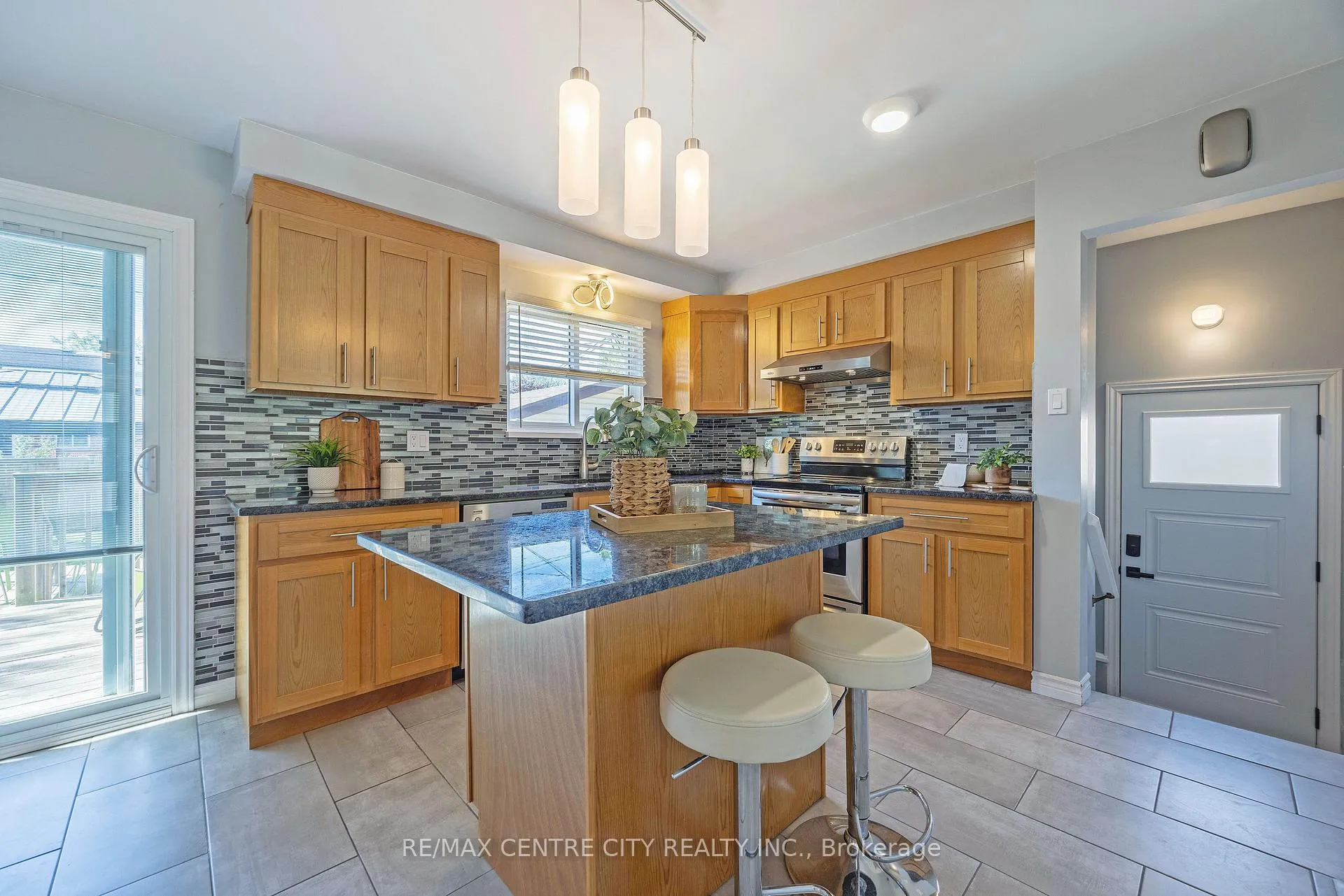 Photo 10 of 309 Panorama Crescent, London, South J — HOMEH