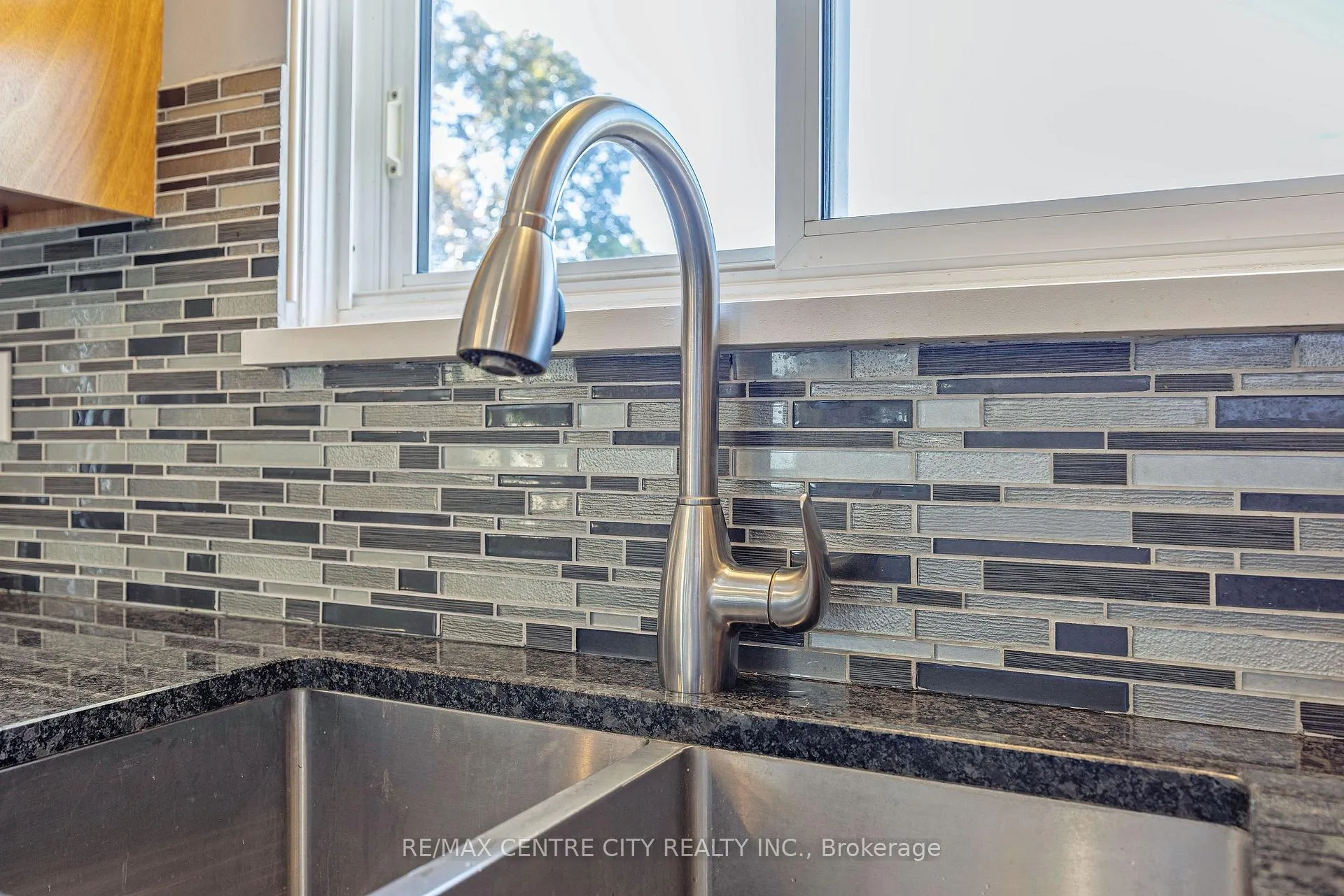 Photo 14 of 309 Panorama Crescent, London, South J — HOMEH