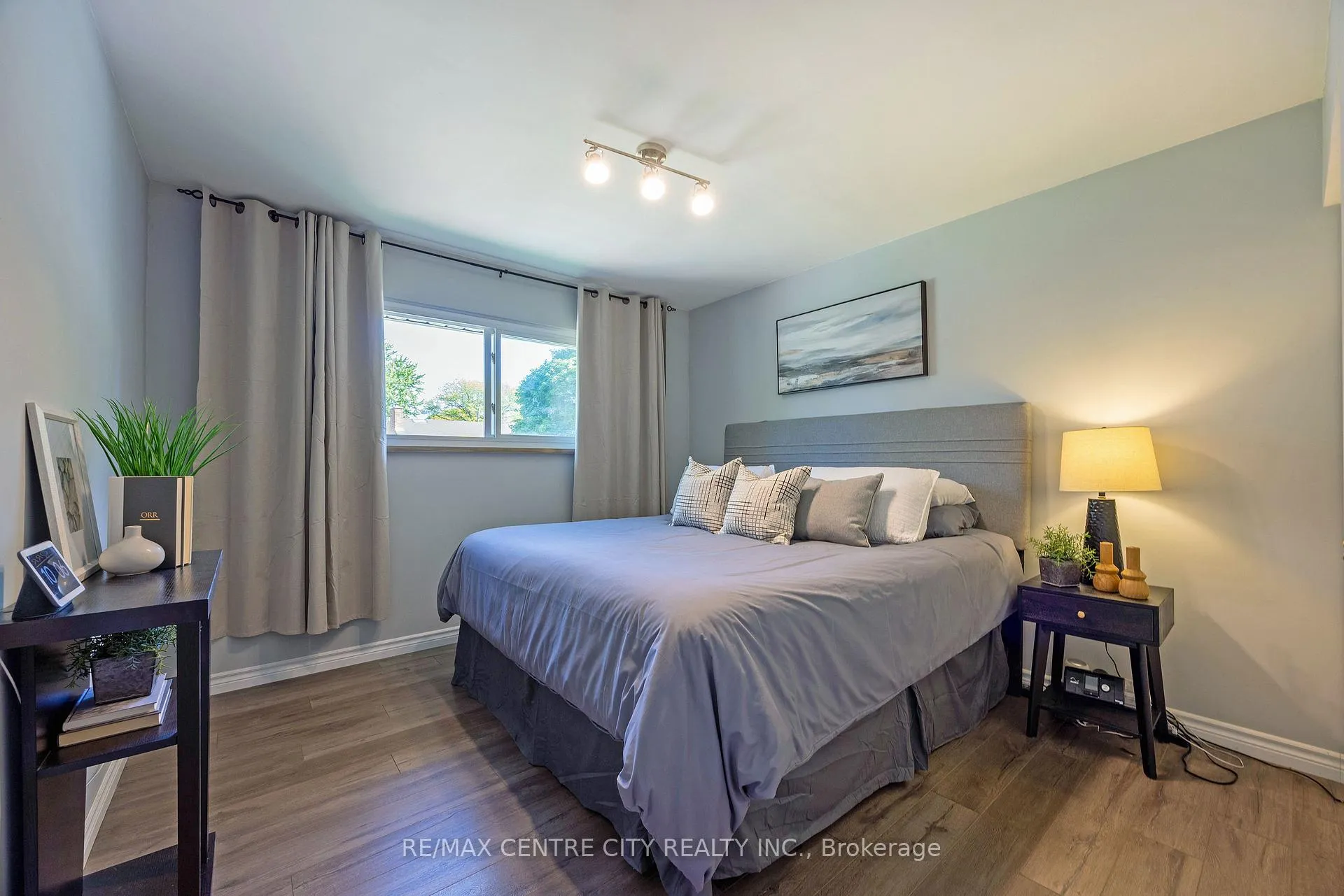 Photo 15 of 309 Panorama Crescent, London, South J — HOMEH