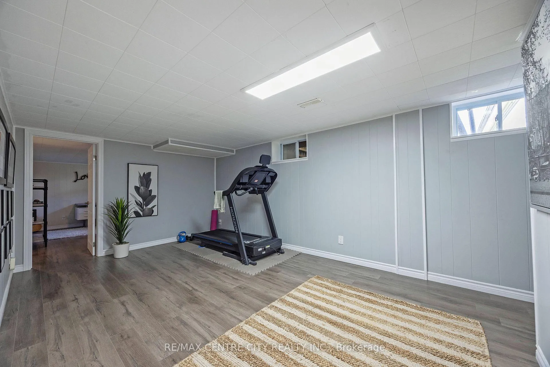 Photo 18 of 309 Panorama Crescent, London, South J — HOMEH