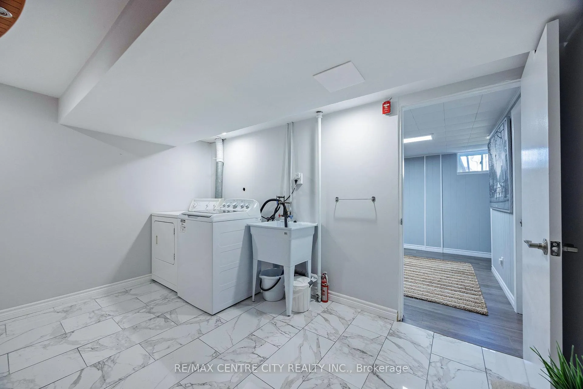 Photo 21 of 309 Panorama Crescent, London, South J — HOMEH