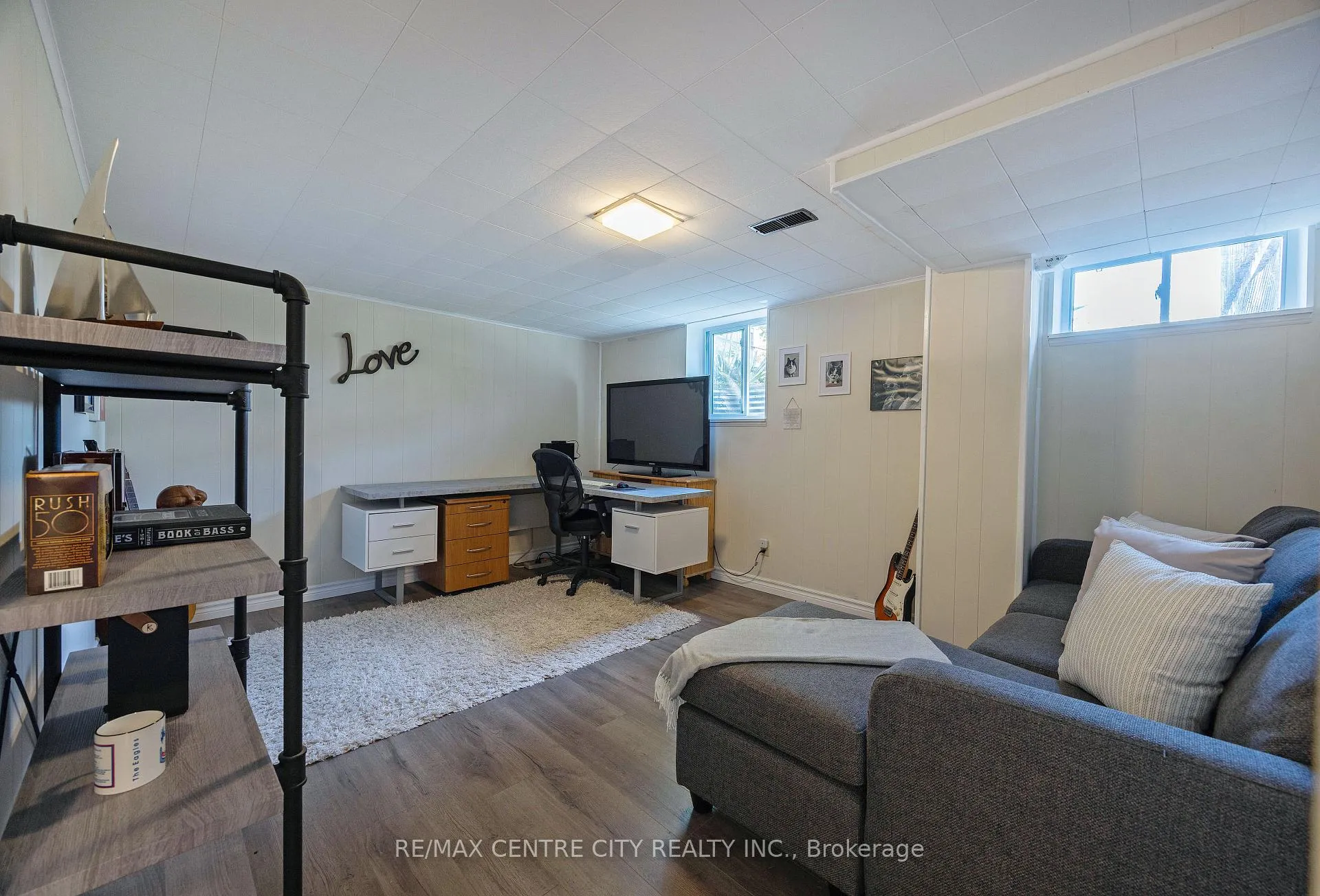Photo 22 of 309 Panorama Crescent, London, South J — HOMEH