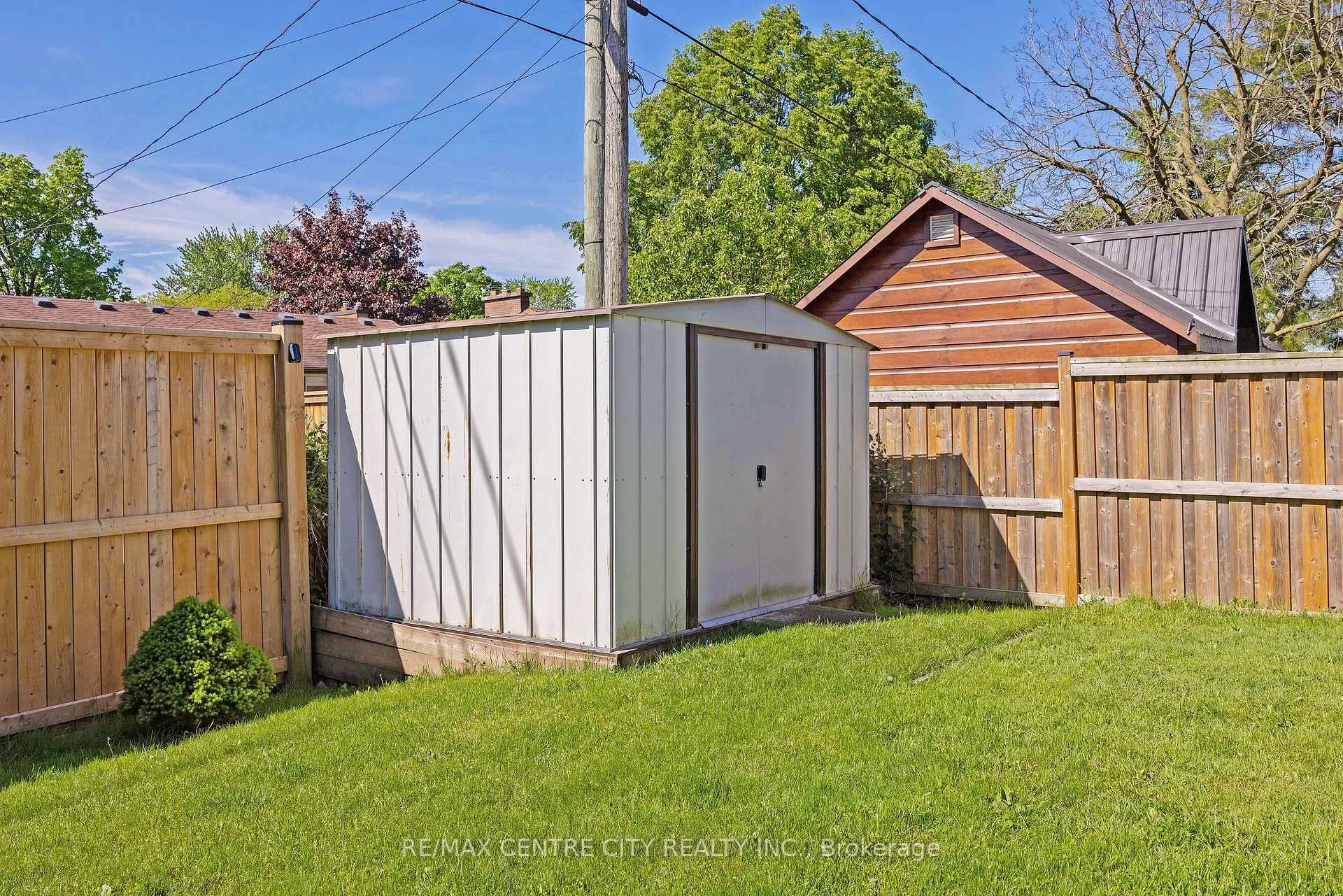 Photo 33 of 309 Panorama Crescent, London, South J — HOMEH