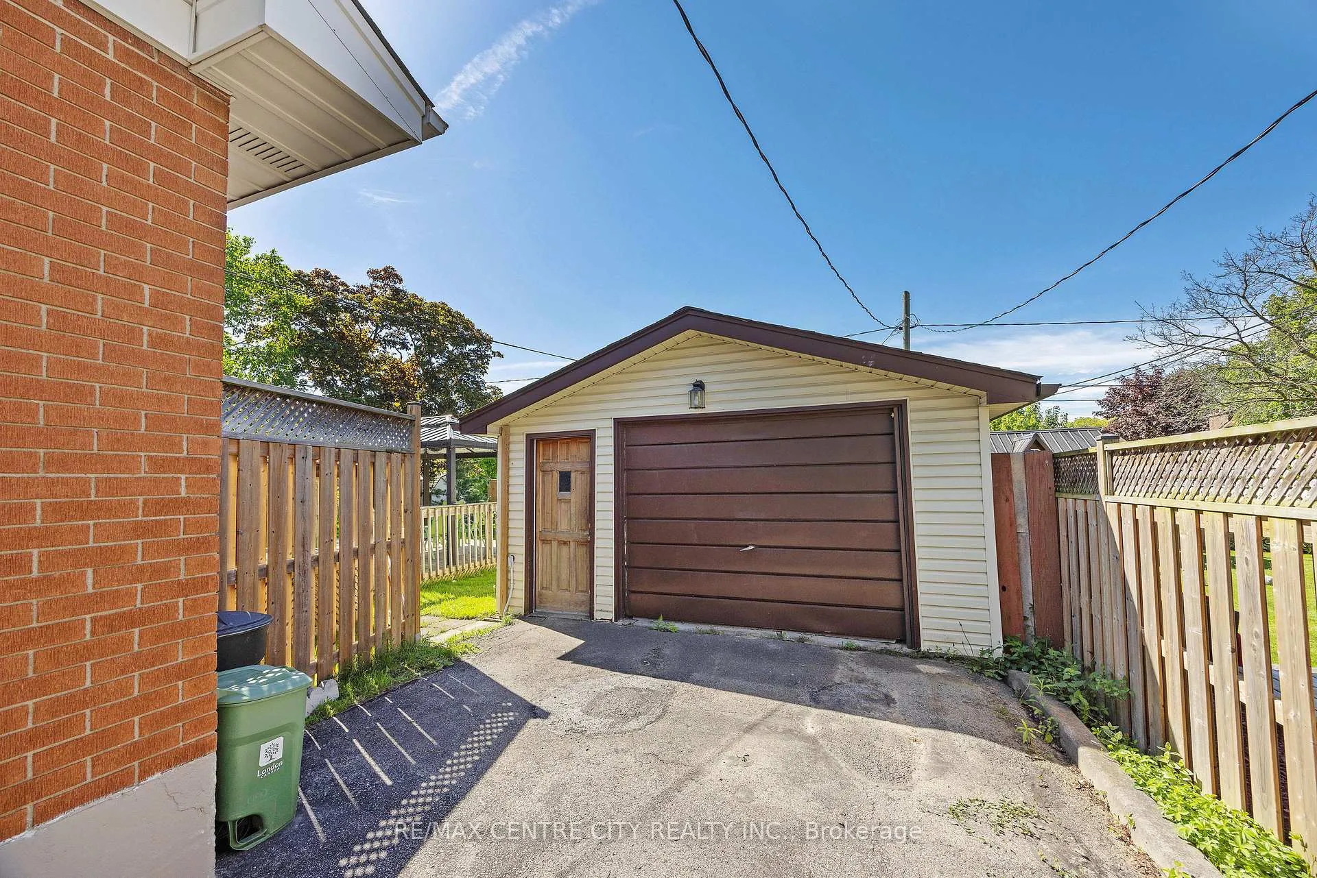 Photo 34 of 309 Panorama Crescent, London, South J — HOMEH