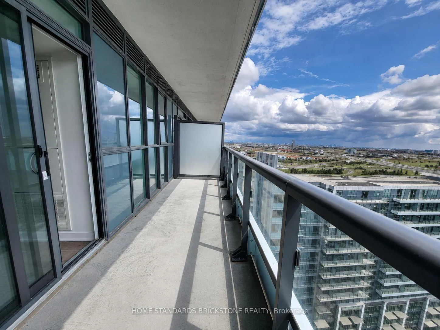 Photo 10 of Unit 2007, 38 Honeycrisp Crescent, Vaughan, Vaughan Corporate Centre — HOMEH
