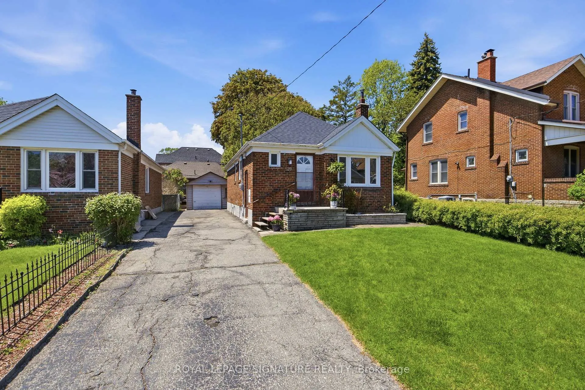 Photo 2 of 20 Aldgate Avenue, Etobicoke, Stonegate-Queensway — HOMEH