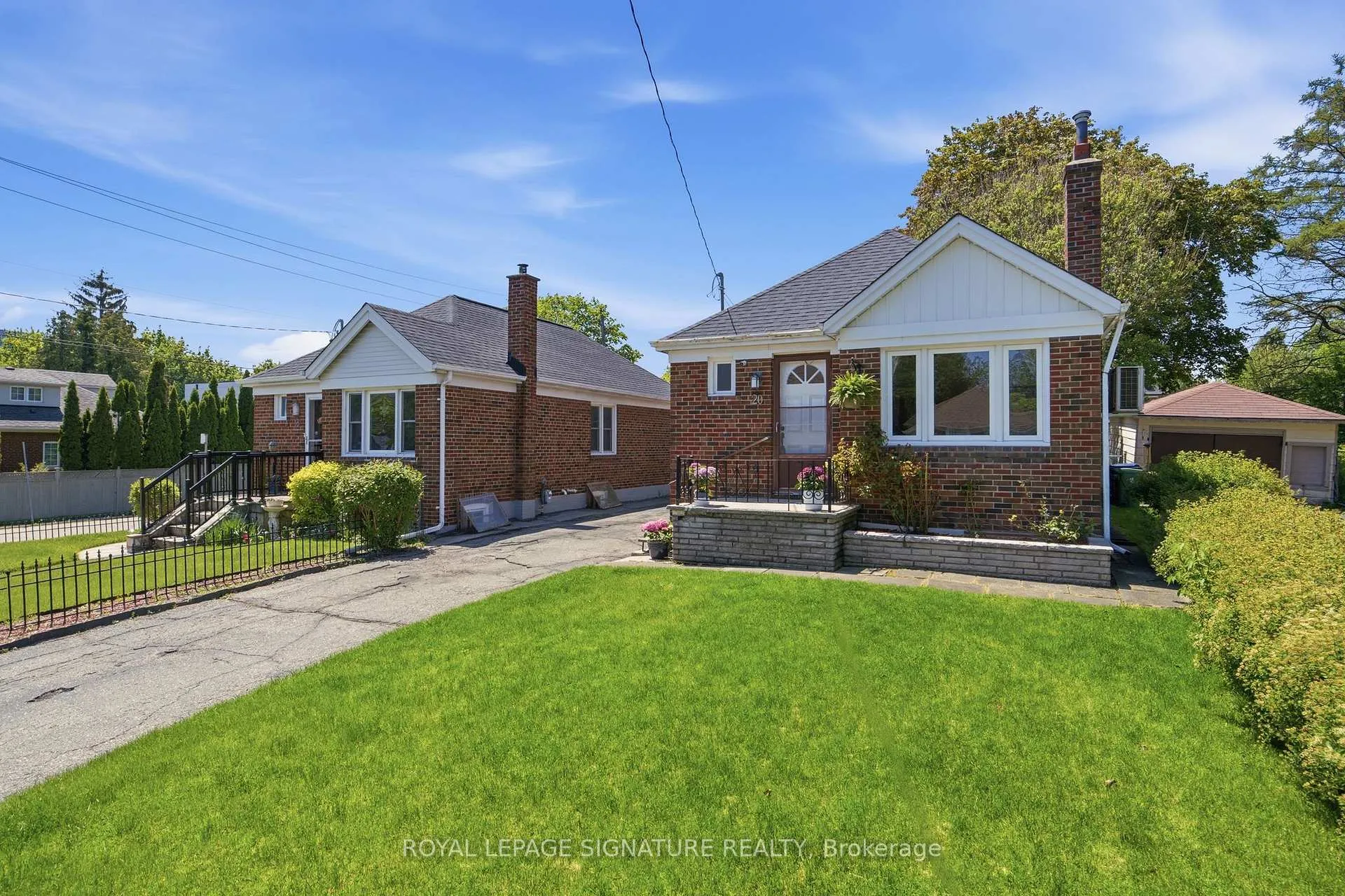 Photo 3 of 20 Aldgate Avenue, Etobicoke, Stonegate-Queensway — HOMEH
