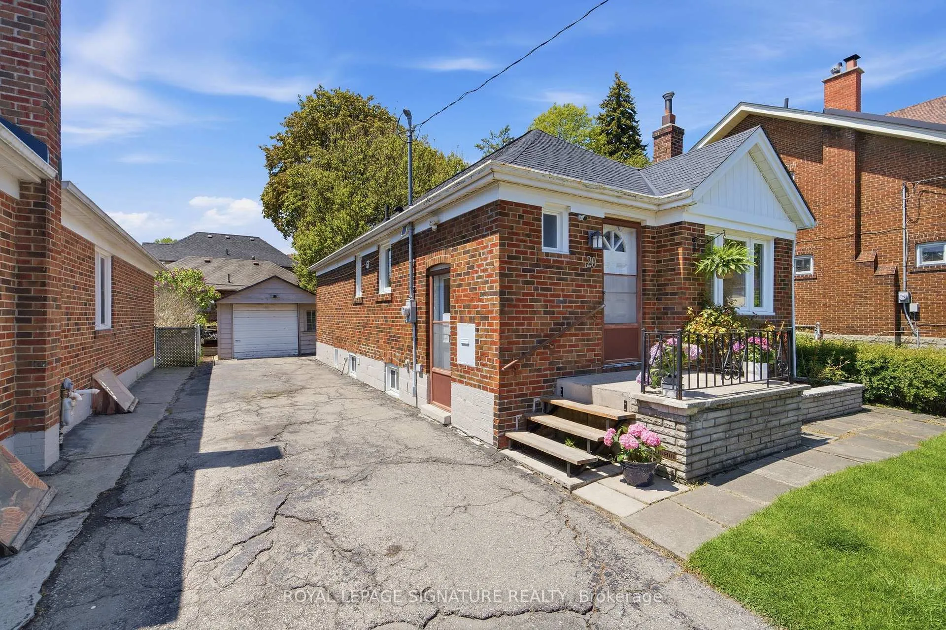 Photo 4 of 20 Aldgate Avenue, Etobicoke, Stonegate-Queensway — HOMEH