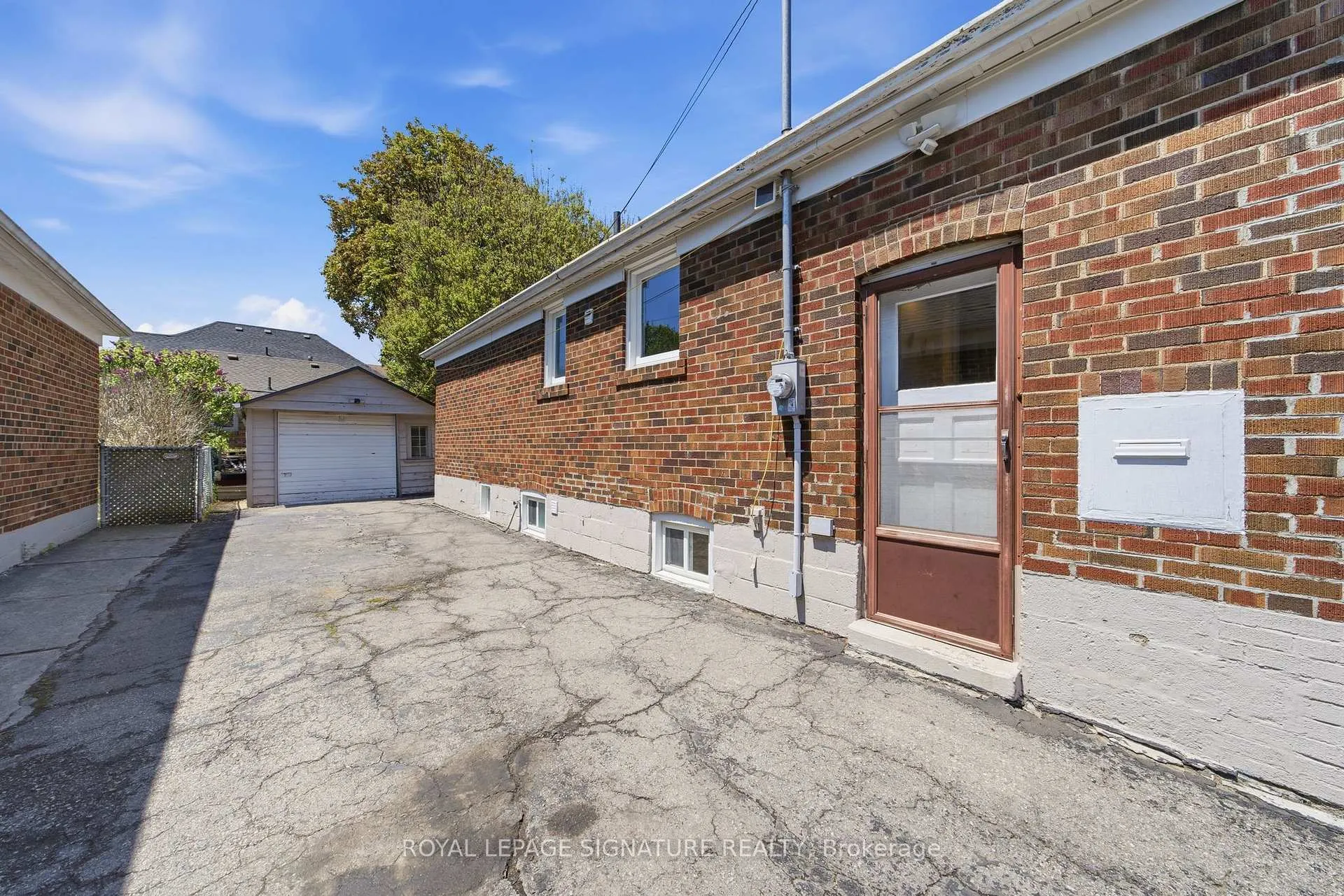 Photo 5 of 20 Aldgate Avenue, Etobicoke, Stonegate-Queensway — HOMEH