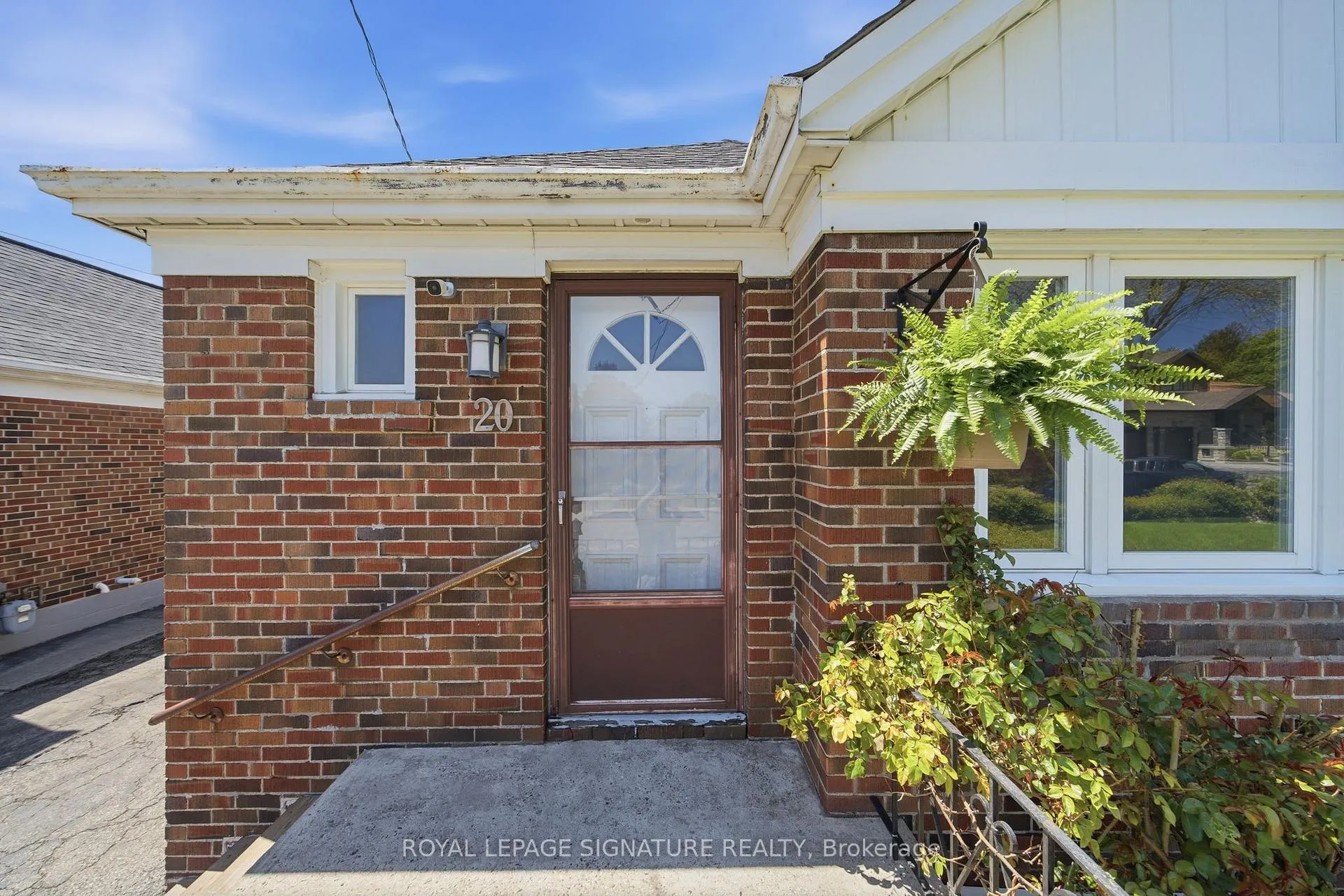 Photo 6 of 20 Aldgate Avenue, Etobicoke, Stonegate-Queensway — HOMEH