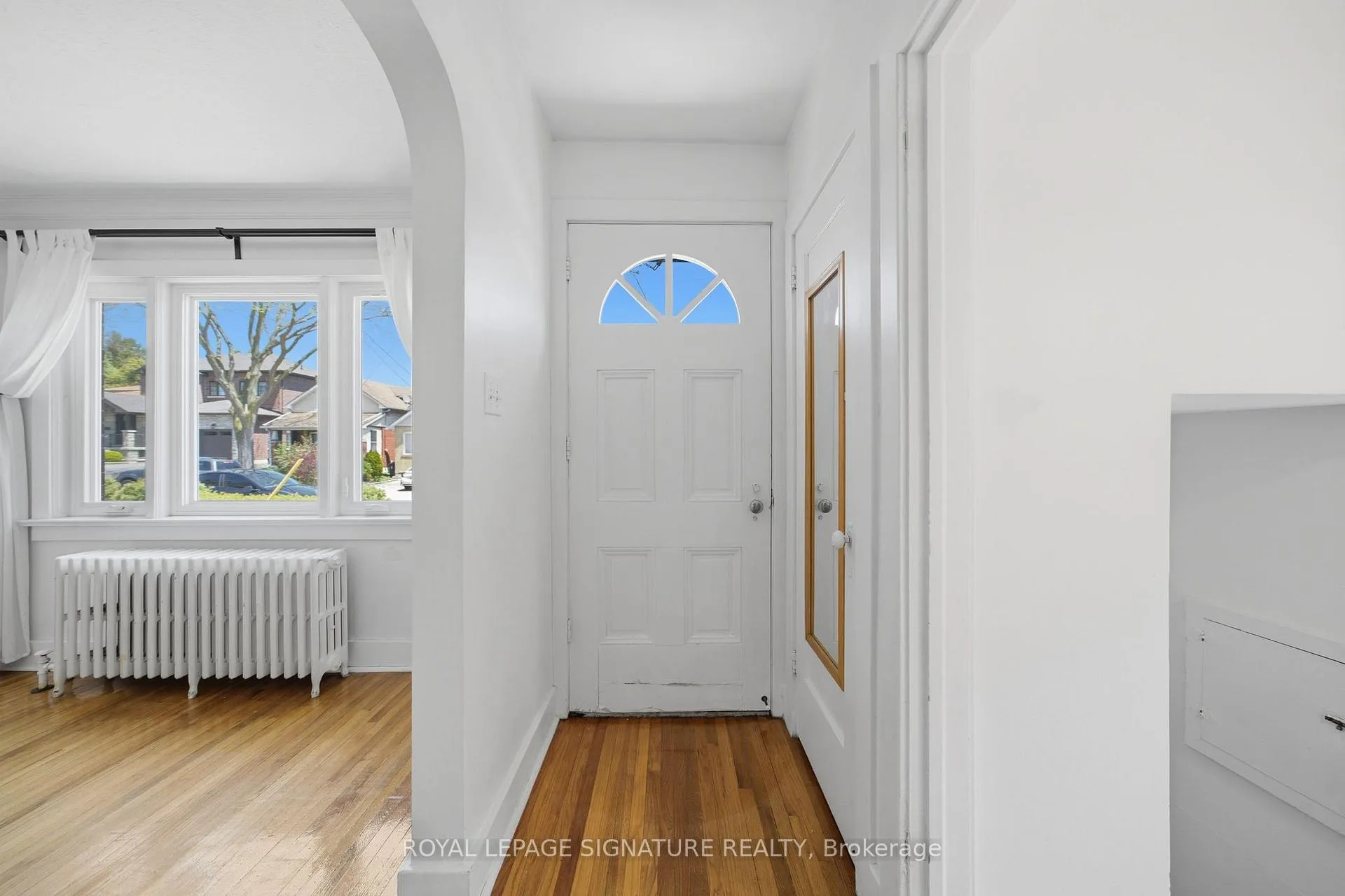 Photo 7 of 20 Aldgate Avenue, Etobicoke, Stonegate-Queensway — HOMEH