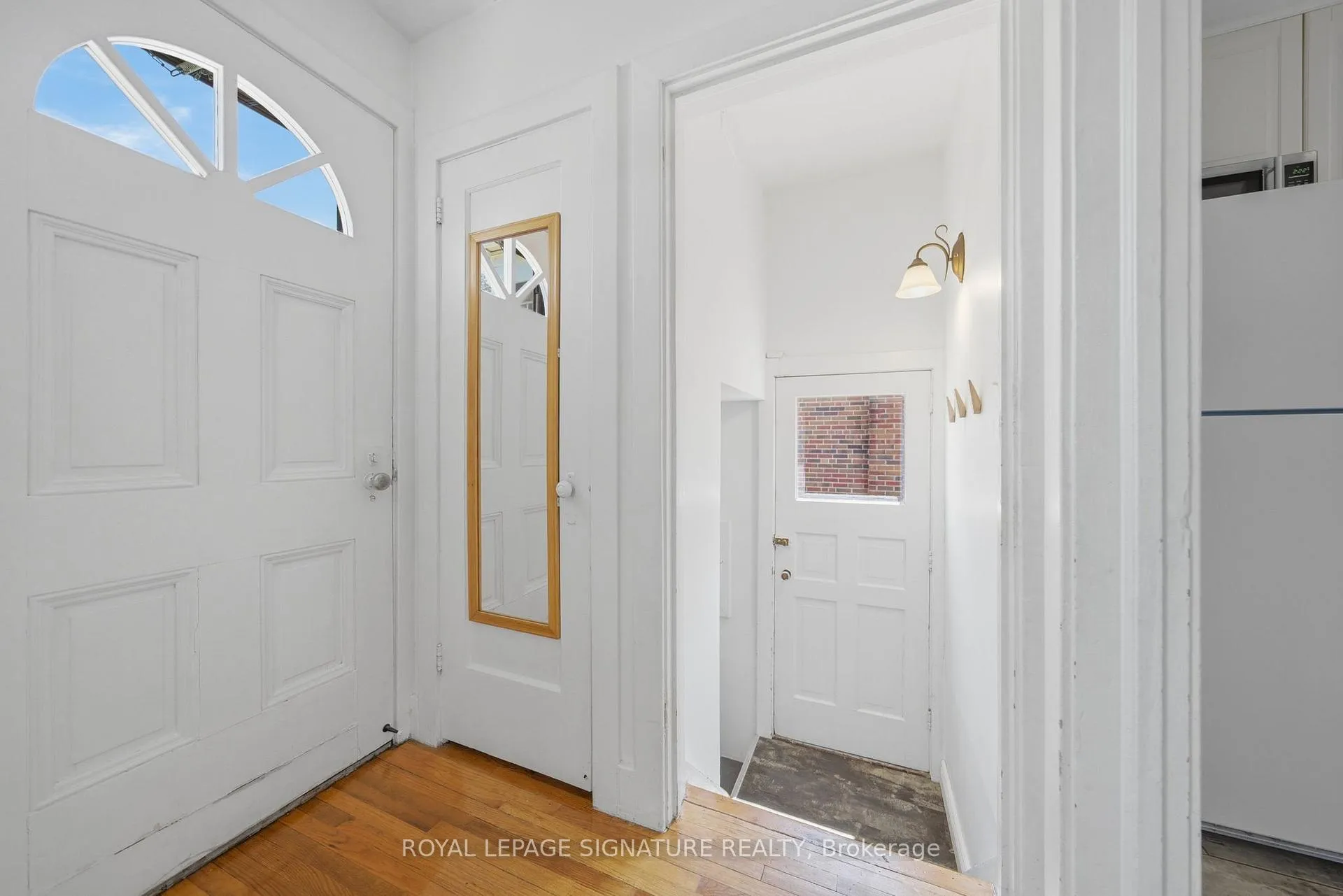 Photo 8 of 20 Aldgate Avenue, Etobicoke, Stonegate-Queensway — HOMEH