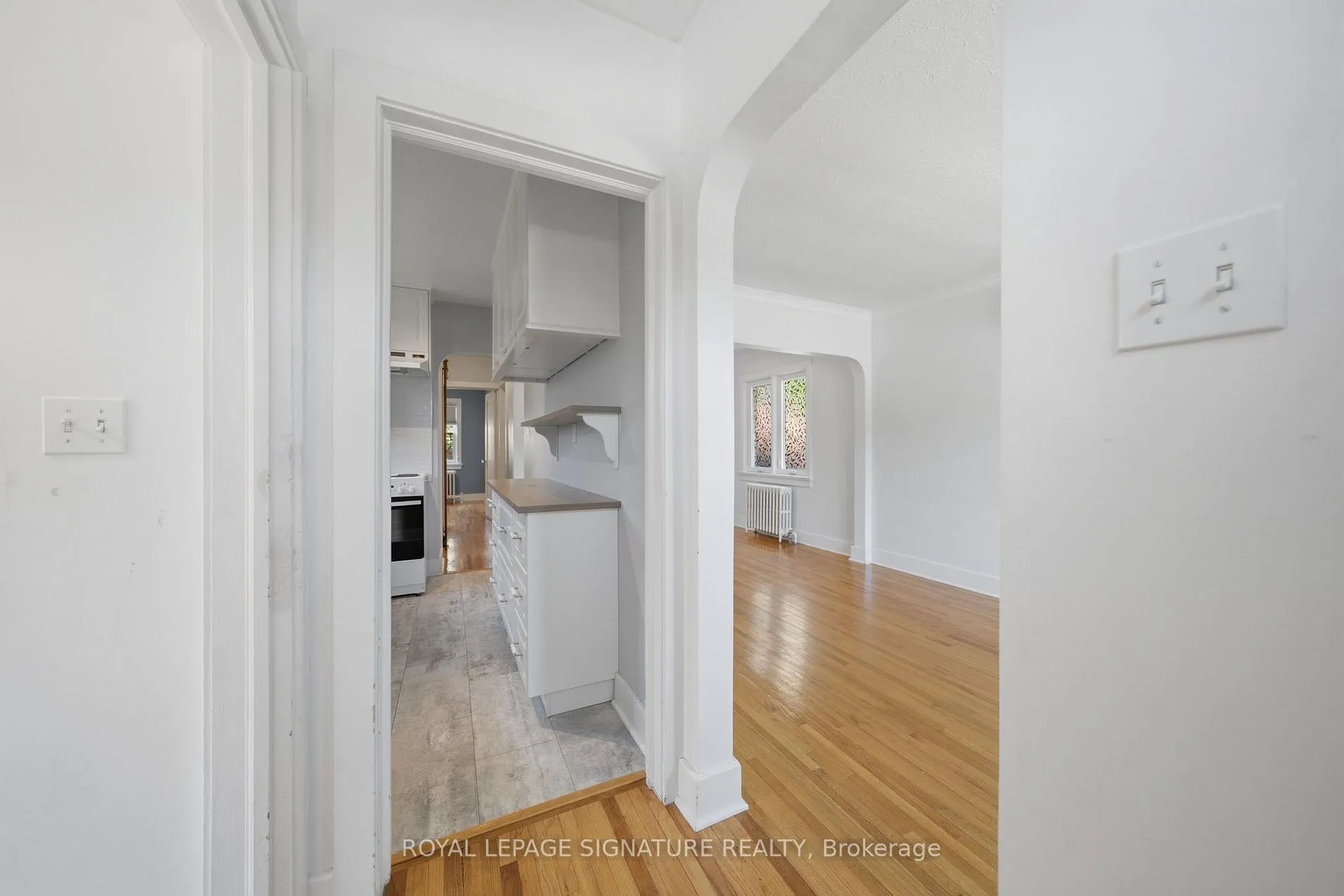 Photo 9 of 20 Aldgate Avenue, Etobicoke, Stonegate-Queensway — HOMEH