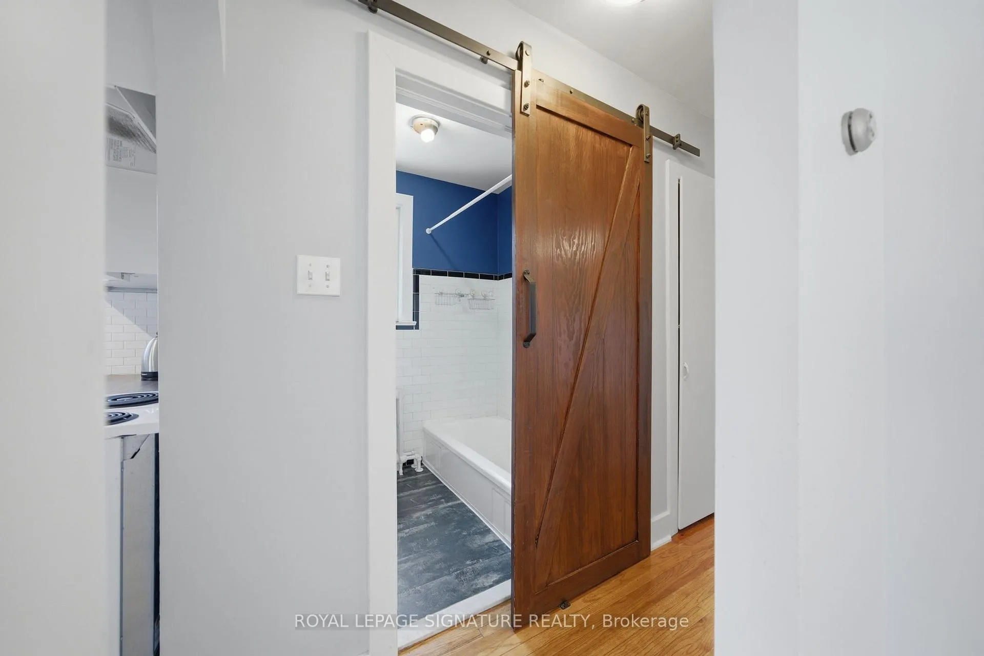 Photo 31 of 20 Aldgate Avenue, Etobicoke, Stonegate-Queensway — HOMEH