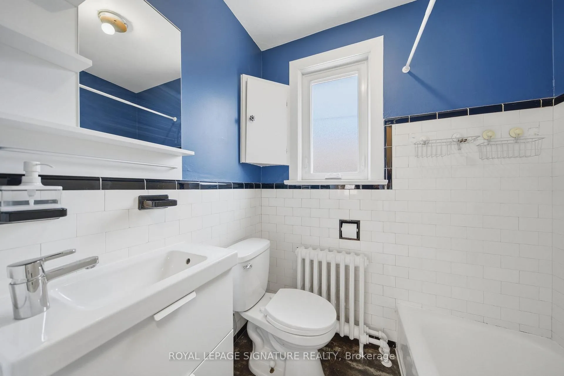 Photo 32 of 20 Aldgate Avenue, Etobicoke, Stonegate-Queensway — HOMEH