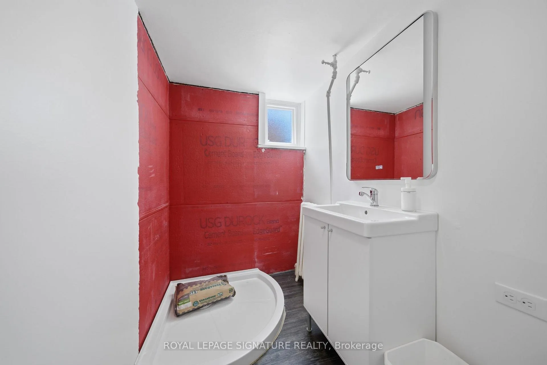 Photo 42 of 20 Aldgate Avenue, Etobicoke, Stonegate-Queensway — HOMEH