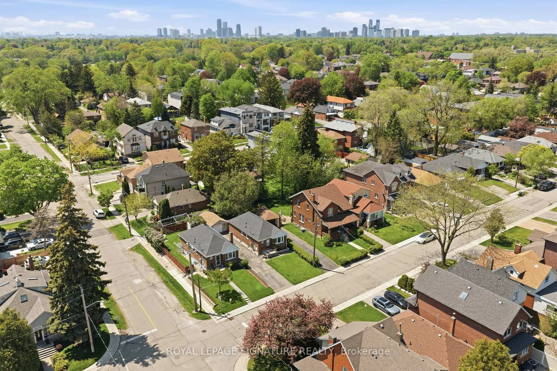 Photo 49 of 20 Aldgate Avenue, Etobicoke, Stonegate-Queensway — HOMEH