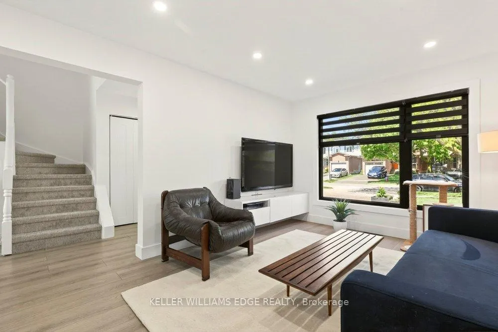 Photo 3 of 2192 Melissa Crescent, Burlington, Brant Hills — HOMEH