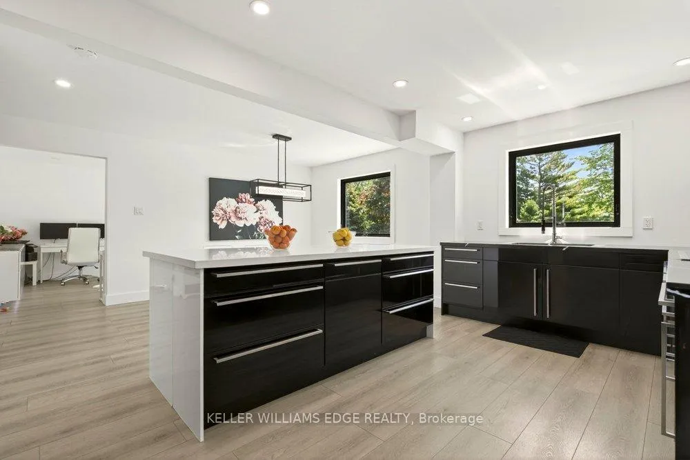 Photo 8 of 2192 Melissa Crescent, Burlington, Brant Hills — HOMEH