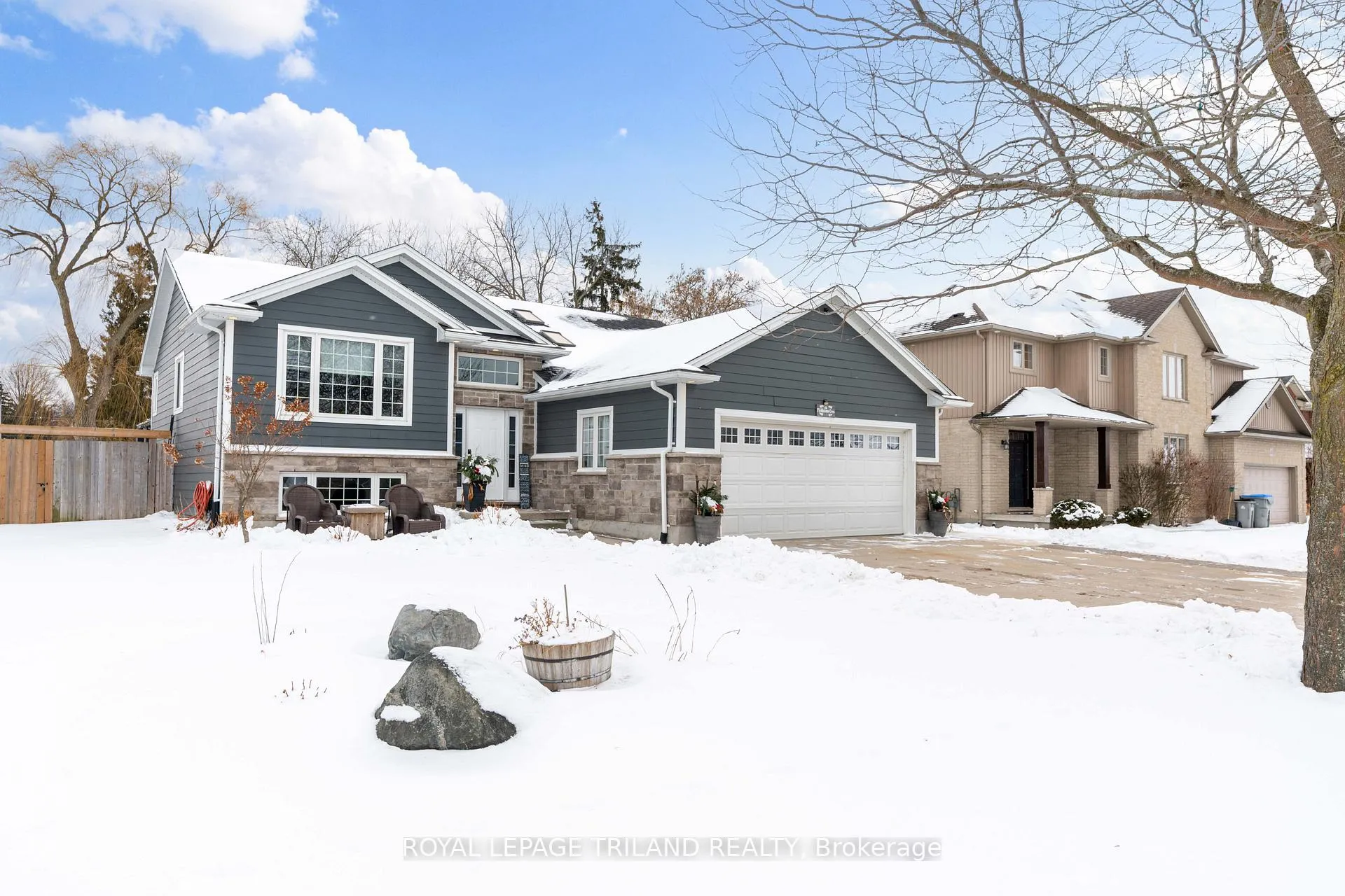 Photo 2 of 42 Fieldstone Crescent, Middlesex Centre, Komoka — HOMEH