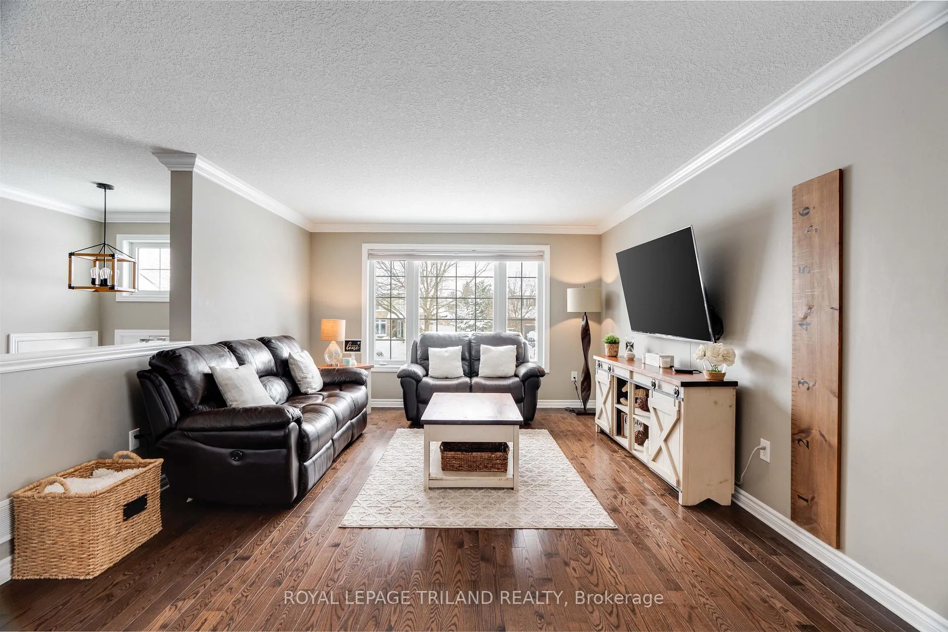 Photo 5 of 42 Fieldstone Crescent, Middlesex Centre, Komoka — HOMEH