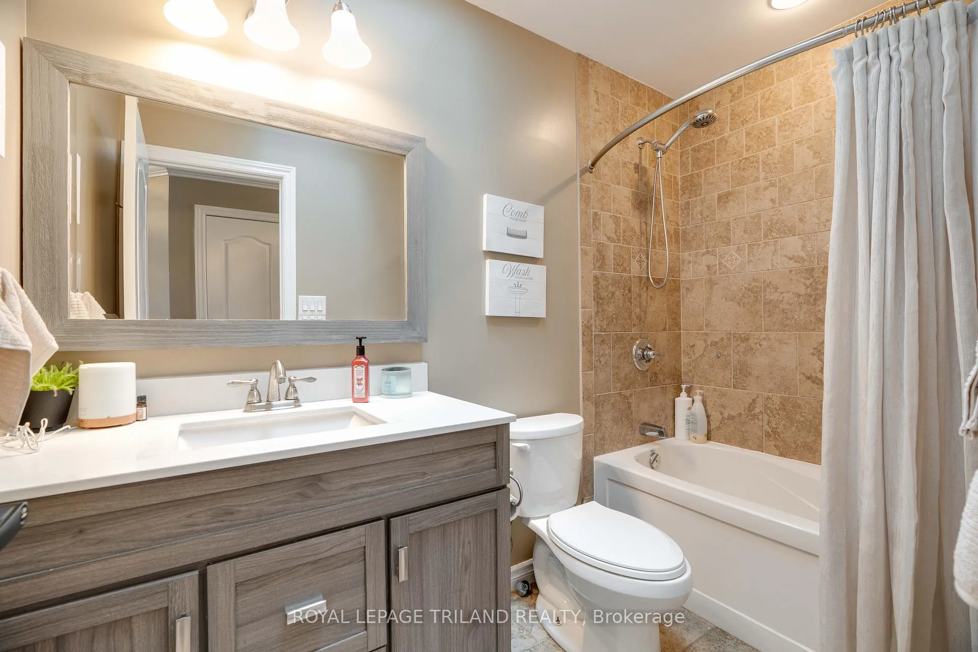Photo 13 of 42 Fieldstone Crescent, Middlesex Centre, Komoka — HOMEH