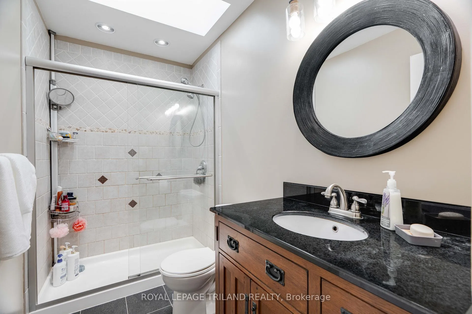 Photo 15 of 42 Fieldstone Crescent, Middlesex Centre, Komoka — HOMEH