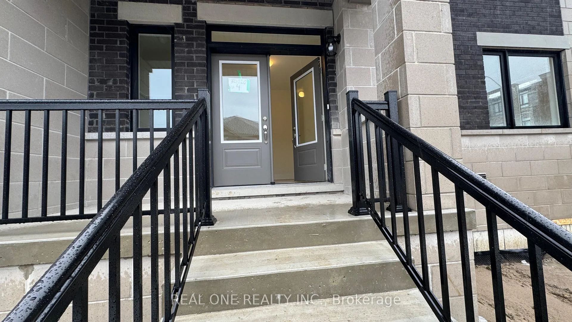 Photo 3 of 75 Robert Eaton Avenue, Markham, Middlefield — HOMEH