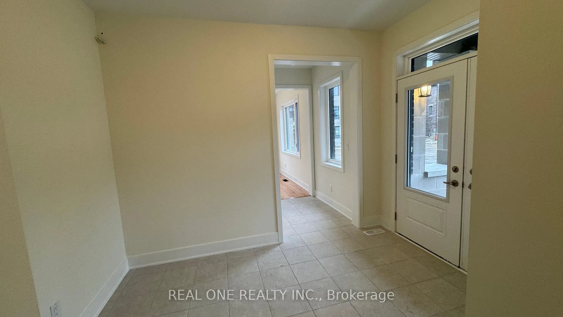 Photo 4 of 75 Robert Eaton Avenue, Markham, Middlefield — HOMEH