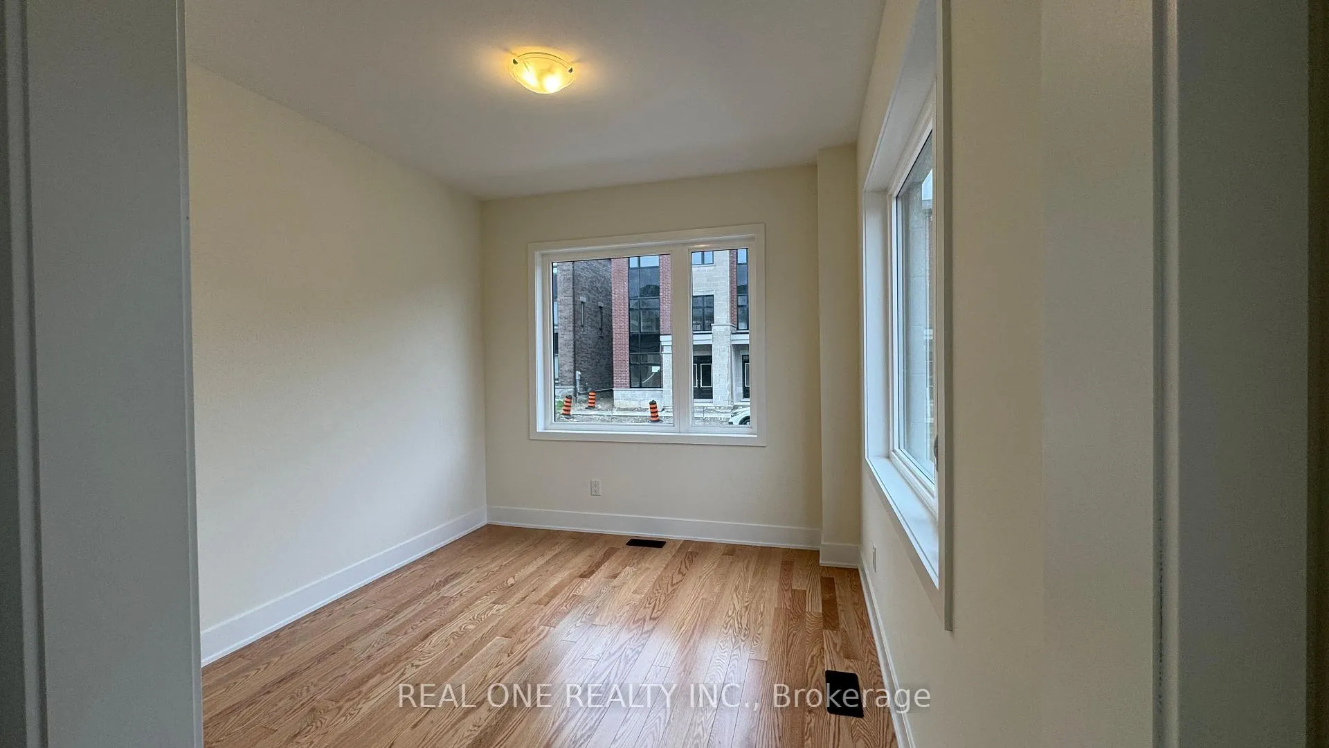 Photo 5 of 75 Robert Eaton Avenue, Markham, Middlefield — HOMEH