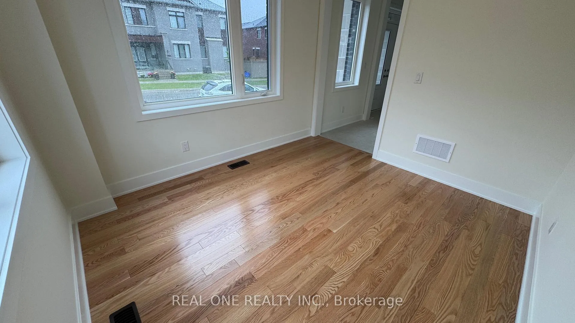 Photo 6 of 75 Robert Eaton Avenue, Markham, Middlefield — HOMEH