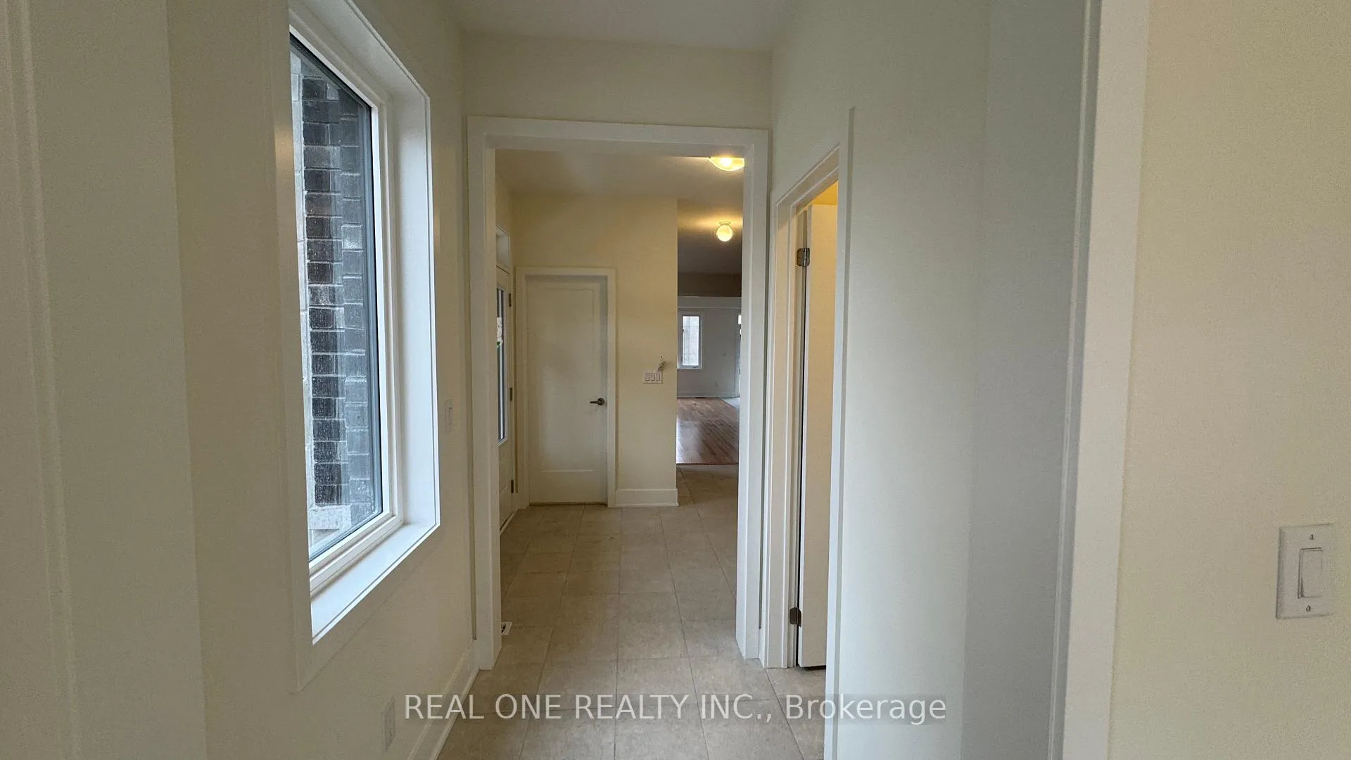 Photo 8 of 75 Robert Eaton Avenue, Markham, Middlefield — HOMEH