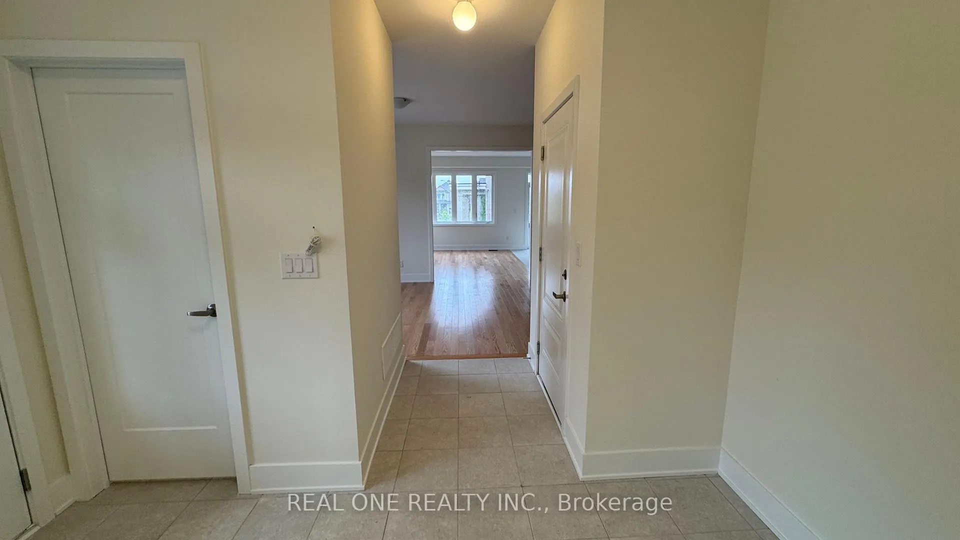 Photo 9 of 75 Robert Eaton Avenue, Markham, Middlefield — HOMEH