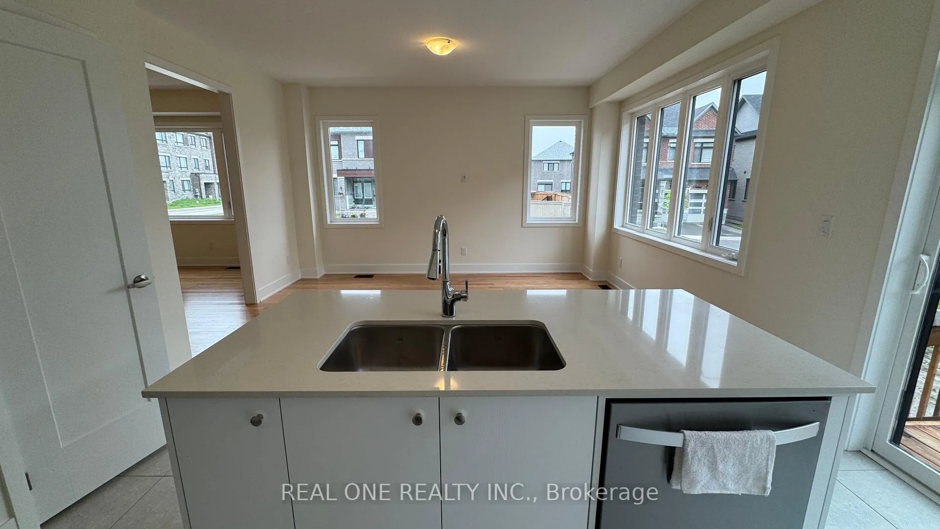 Photo 19 of 75 Robert Eaton Avenue, Markham, Middlefield — HOMEH