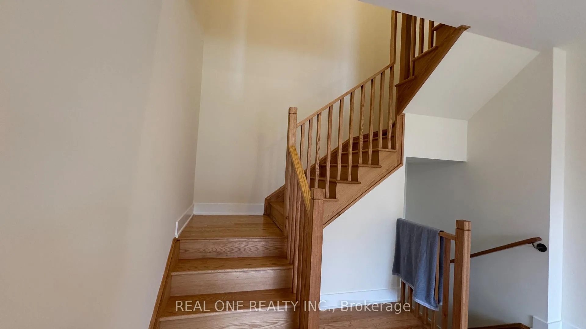 Photo 23 of 75 Robert Eaton Avenue, Markham, Middlefield — HOMEH