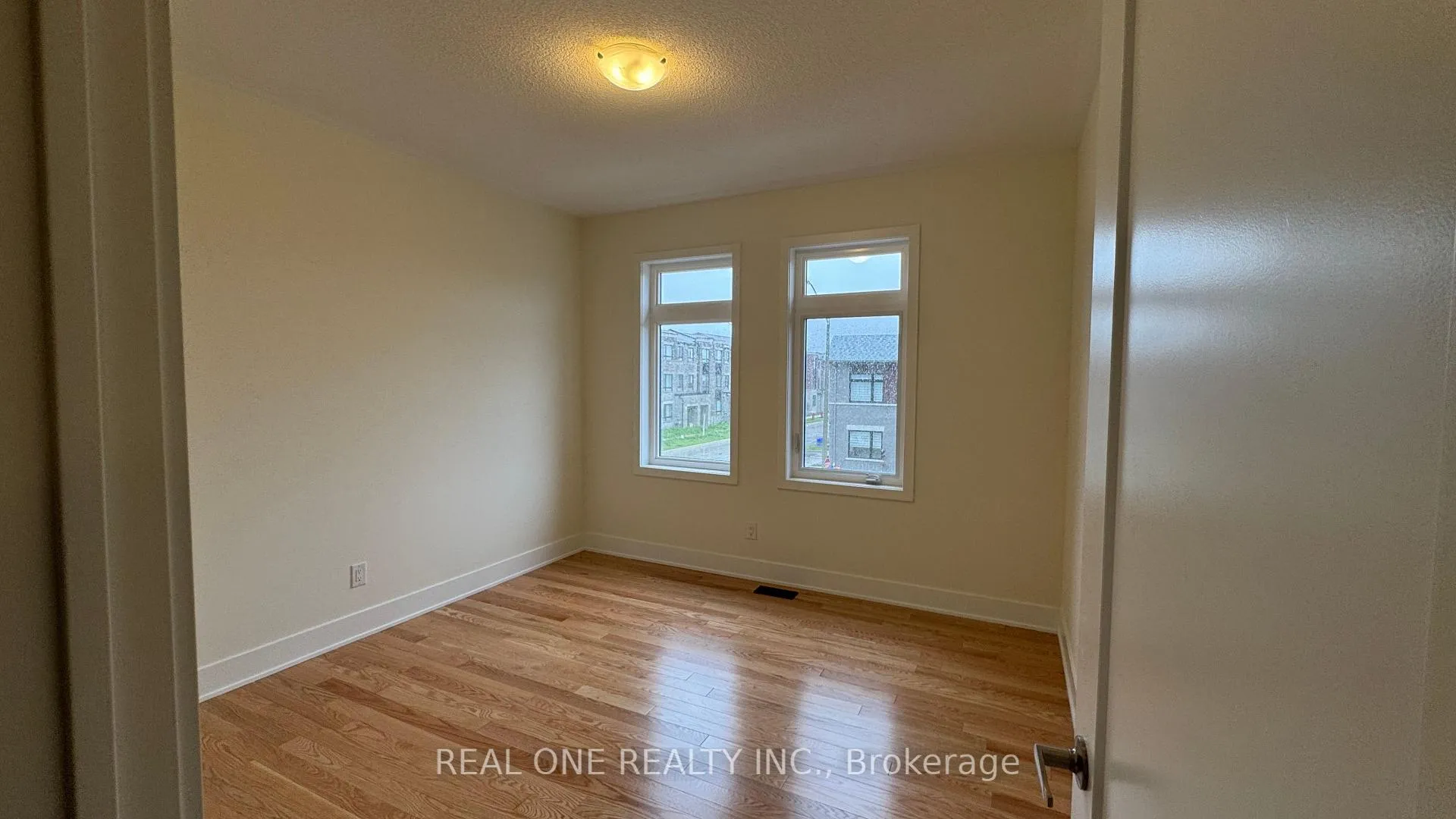 Photo 38 of 75 Robert Eaton Avenue, Markham, Middlefield — HOMEH