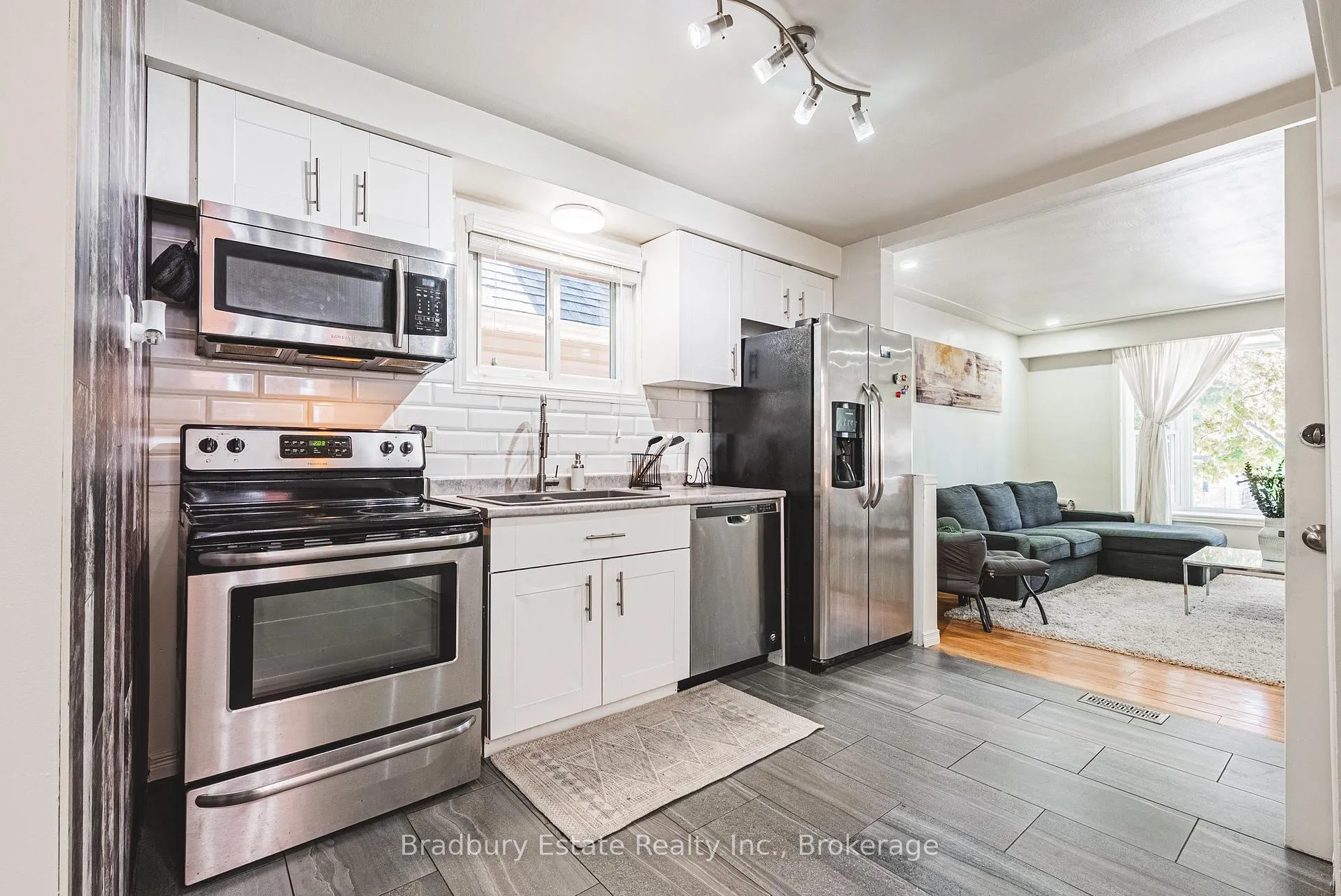 Photo 4 of 13 East 21st Street, Hamilton, Eastmount — HOMEH