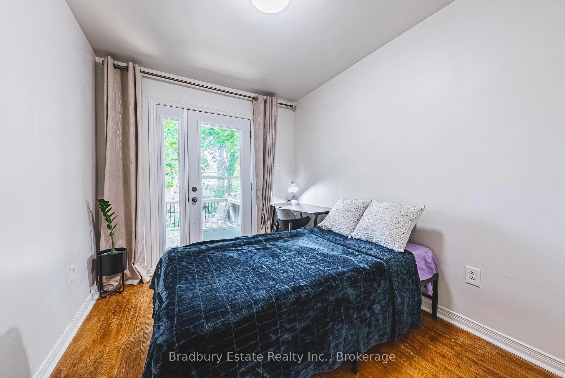Photo 10 of 13 East 21st Street, Hamilton, Eastmount — HOMEH