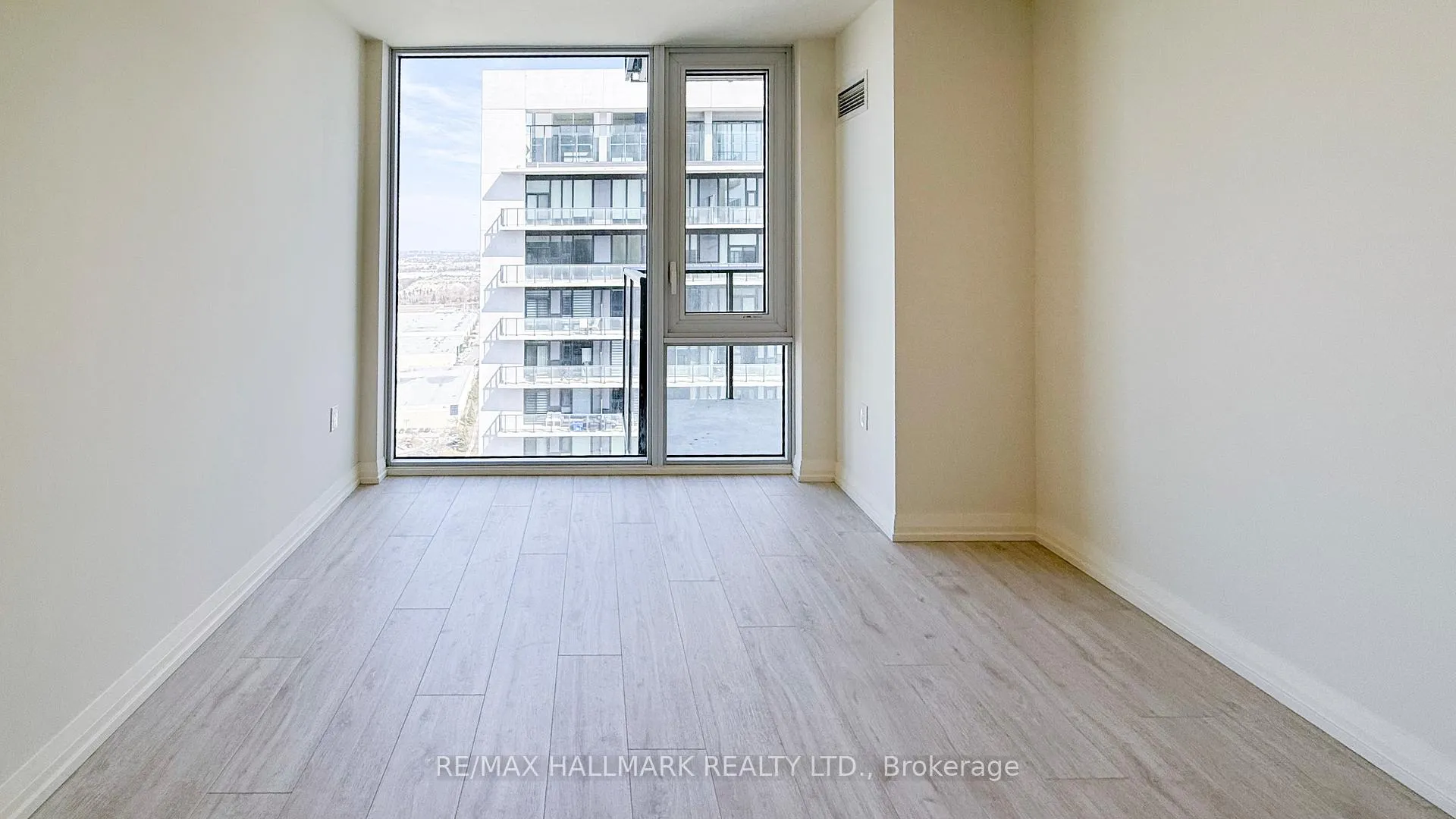 Photo 6 of Unit 2502, 27 Korda Gate, Vaughan, Vellore Village — HOMEH