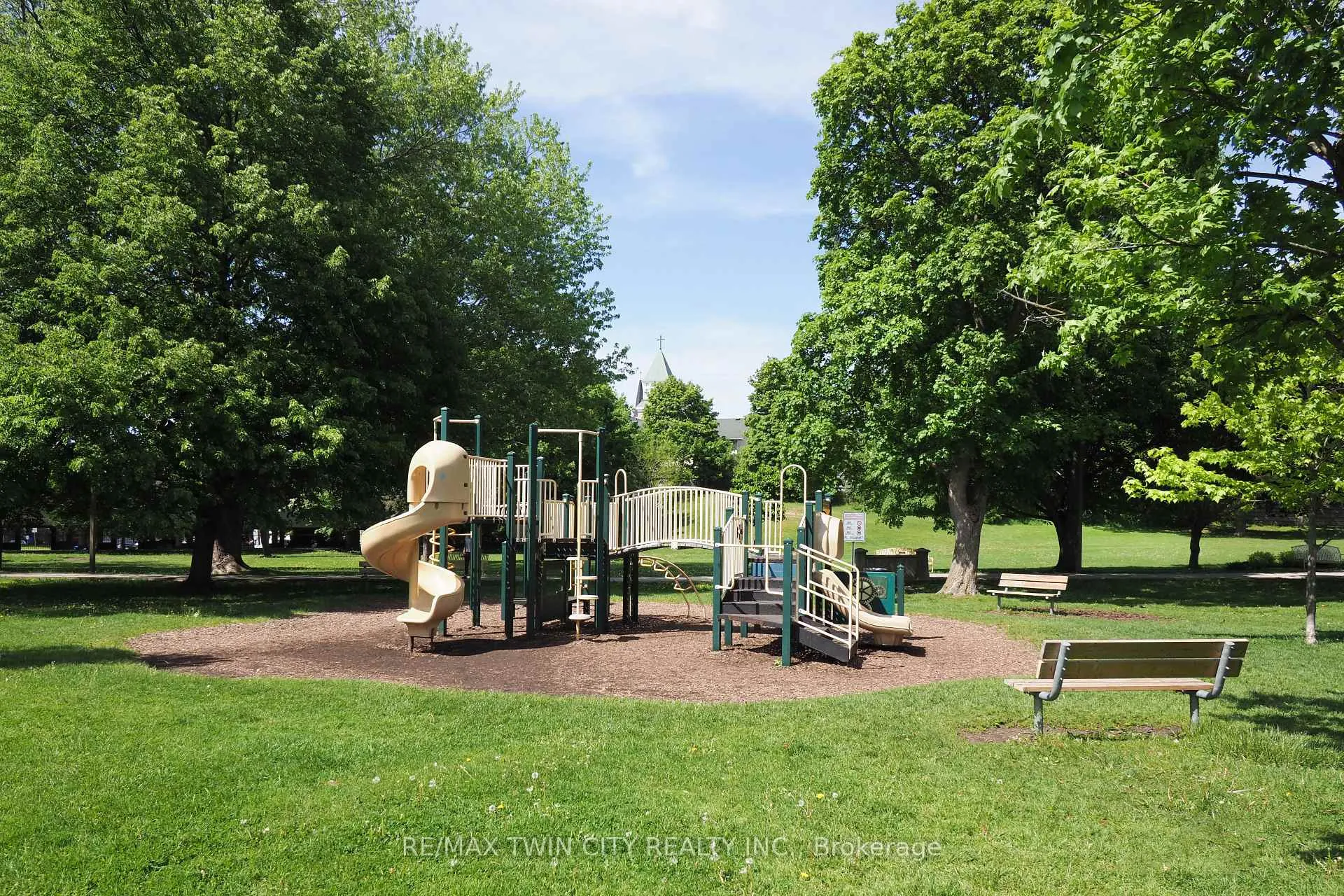 Photo 37 of 1 Forbes Street, Cambridge, Hespeler Village — HOMEH